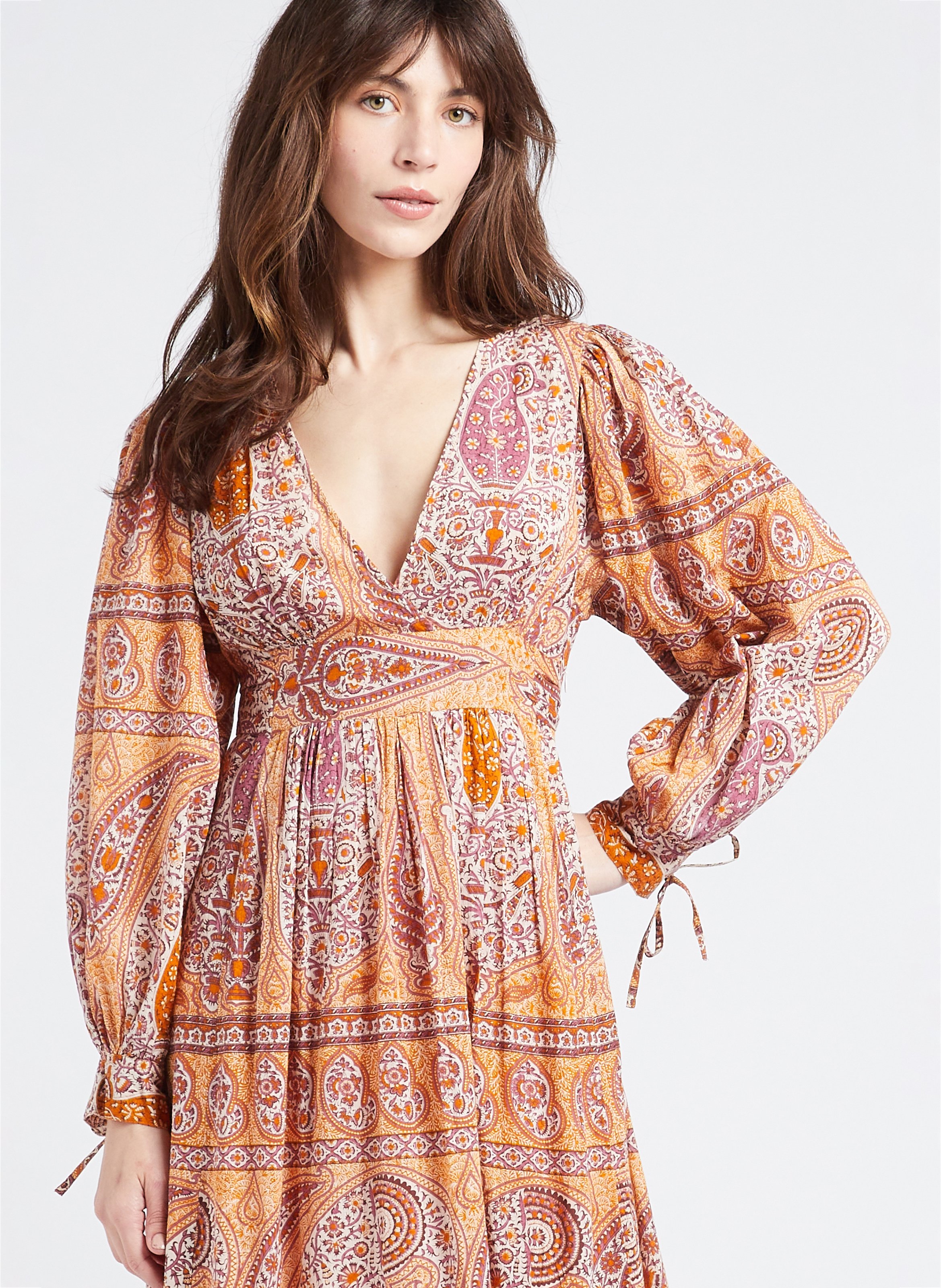 Langes, tailliertes Kleid mit V-Ausschnitt aus Baumwolle ANTIK BATIK Orange