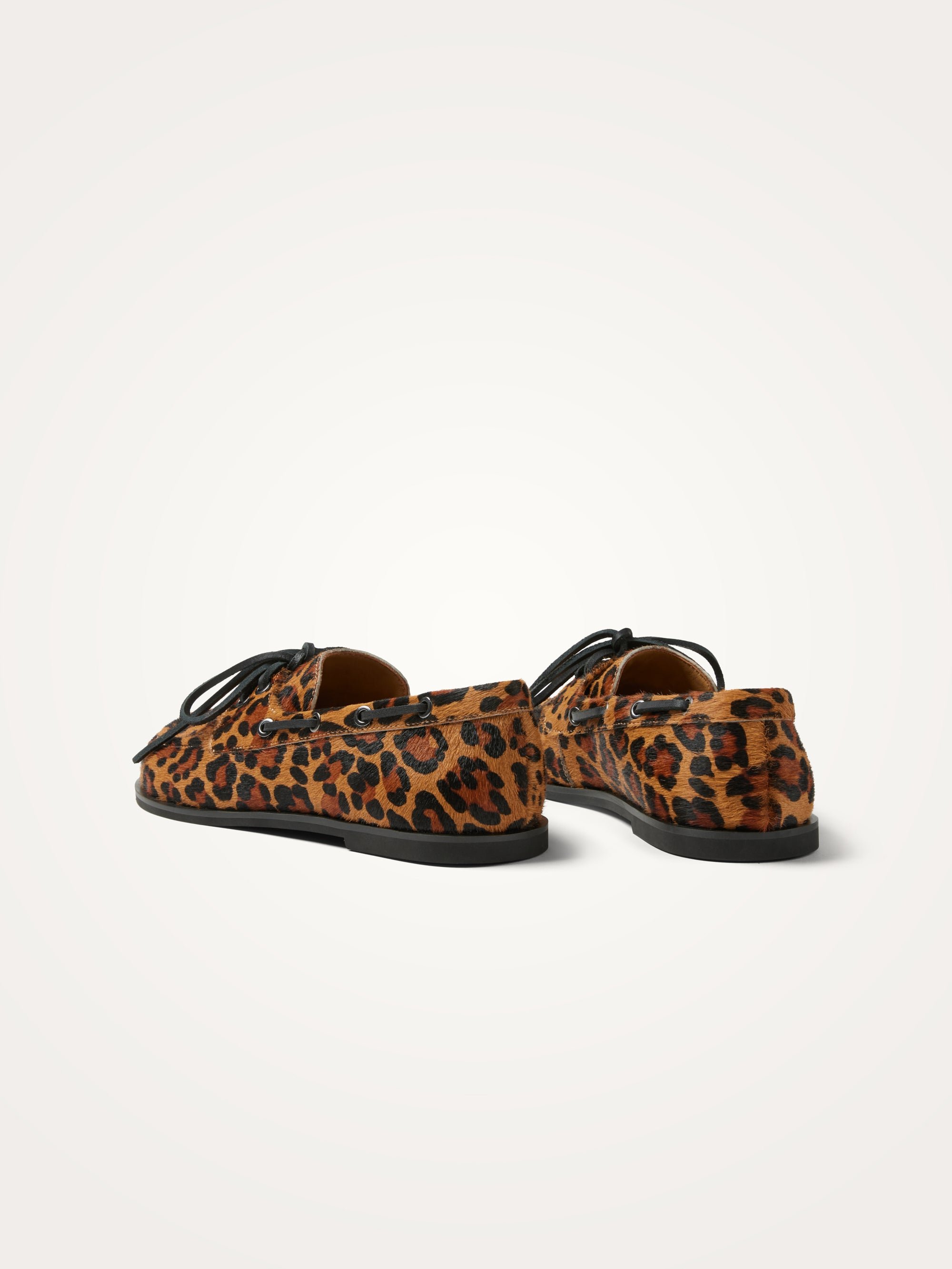 Boat loafers with flat heel and round toe | Orange VANESSA WU Women