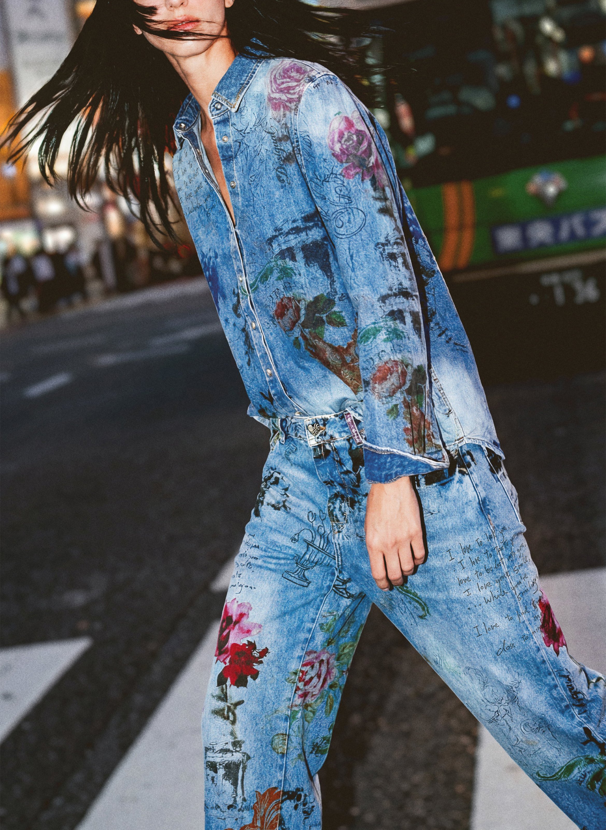 Bedruckte weite Jeans DESIGUAL Blau