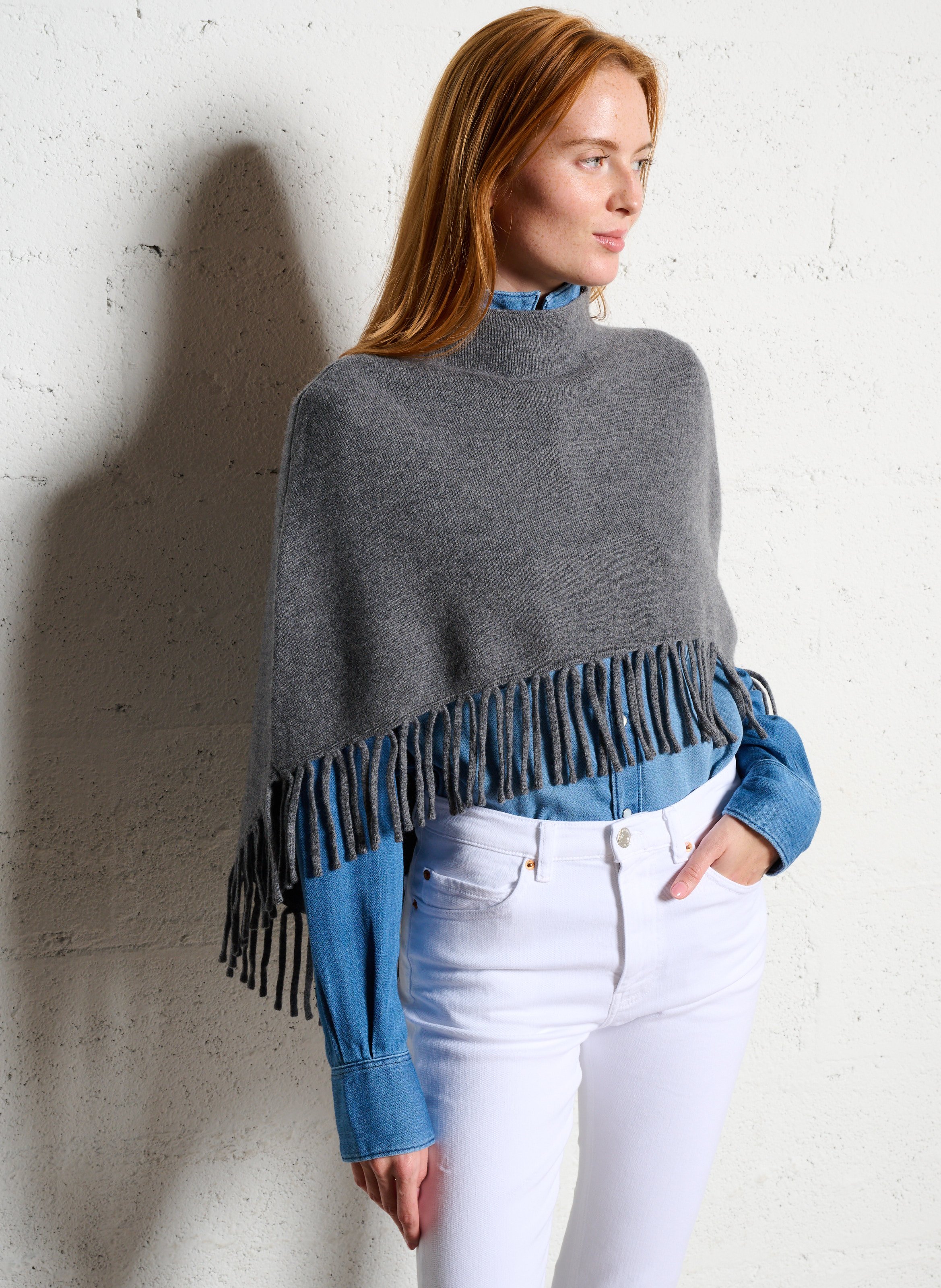 Weiter Wollponcho mit Fransen BERENICE Grau