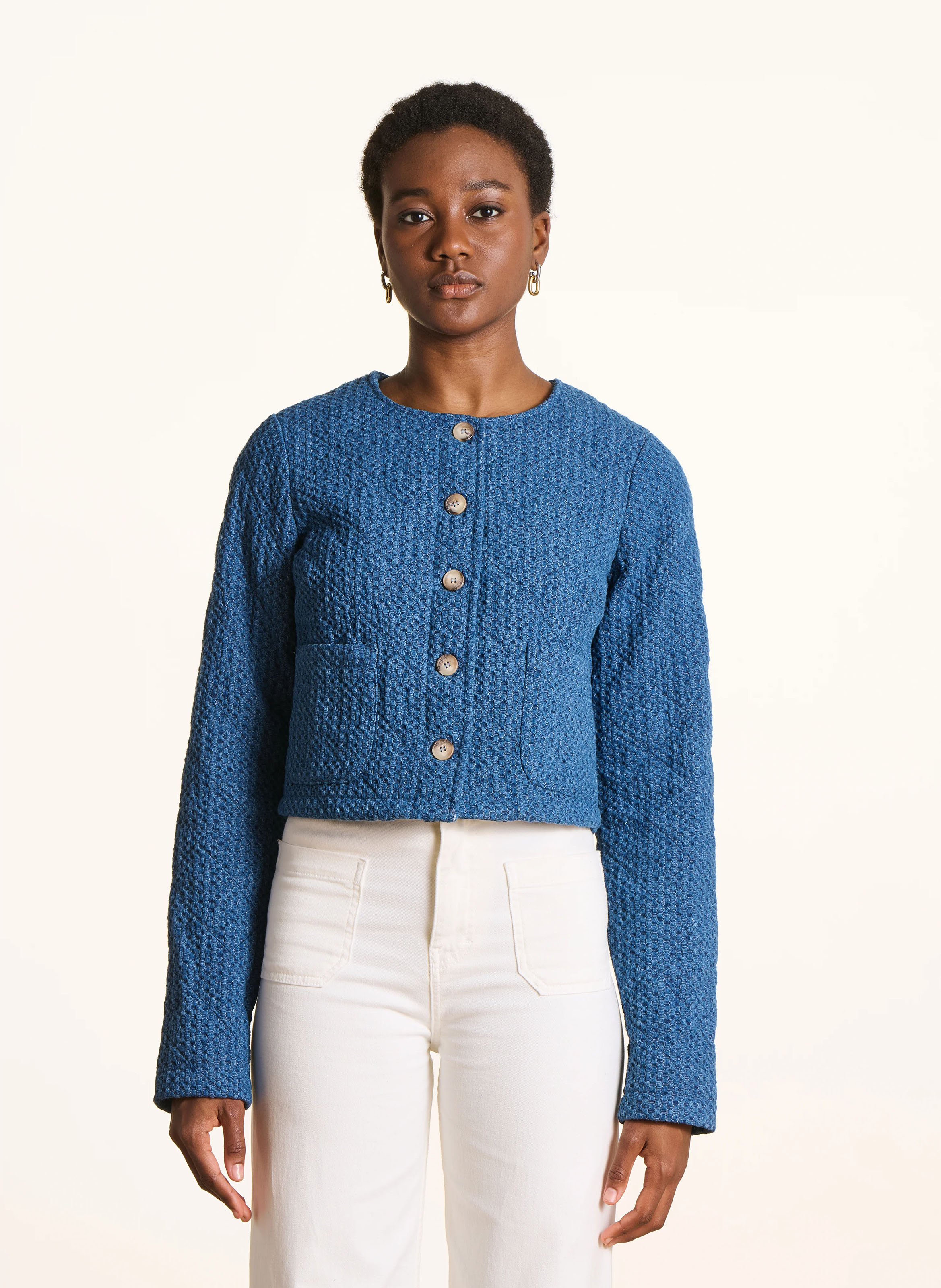 Kurze Jacke mit Rundhalsausschnitt LA FEE MARABOUTEE Blau