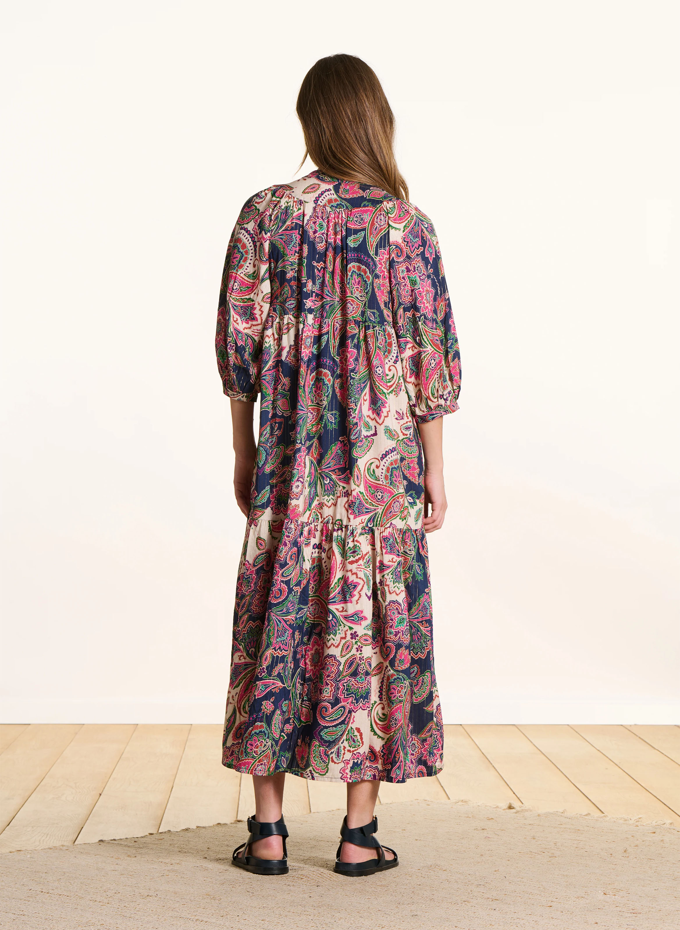 Bedrucktes langes Kleid mit Tunika-Kragen LA FEE MARABOUTEE Mehrfarbig