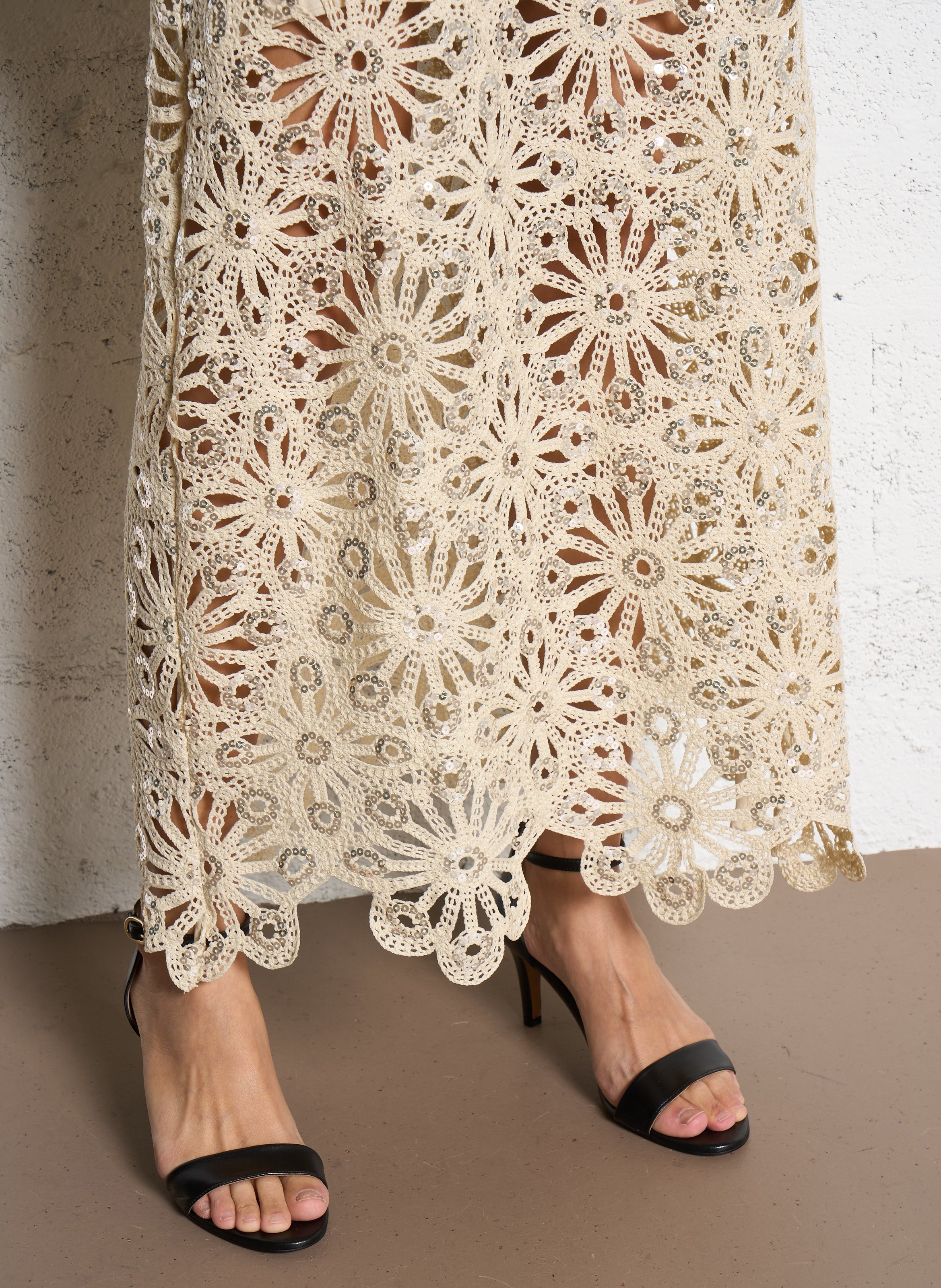Langer Rock aus Häkel- und Paillettenstoff SUNCOO Beige