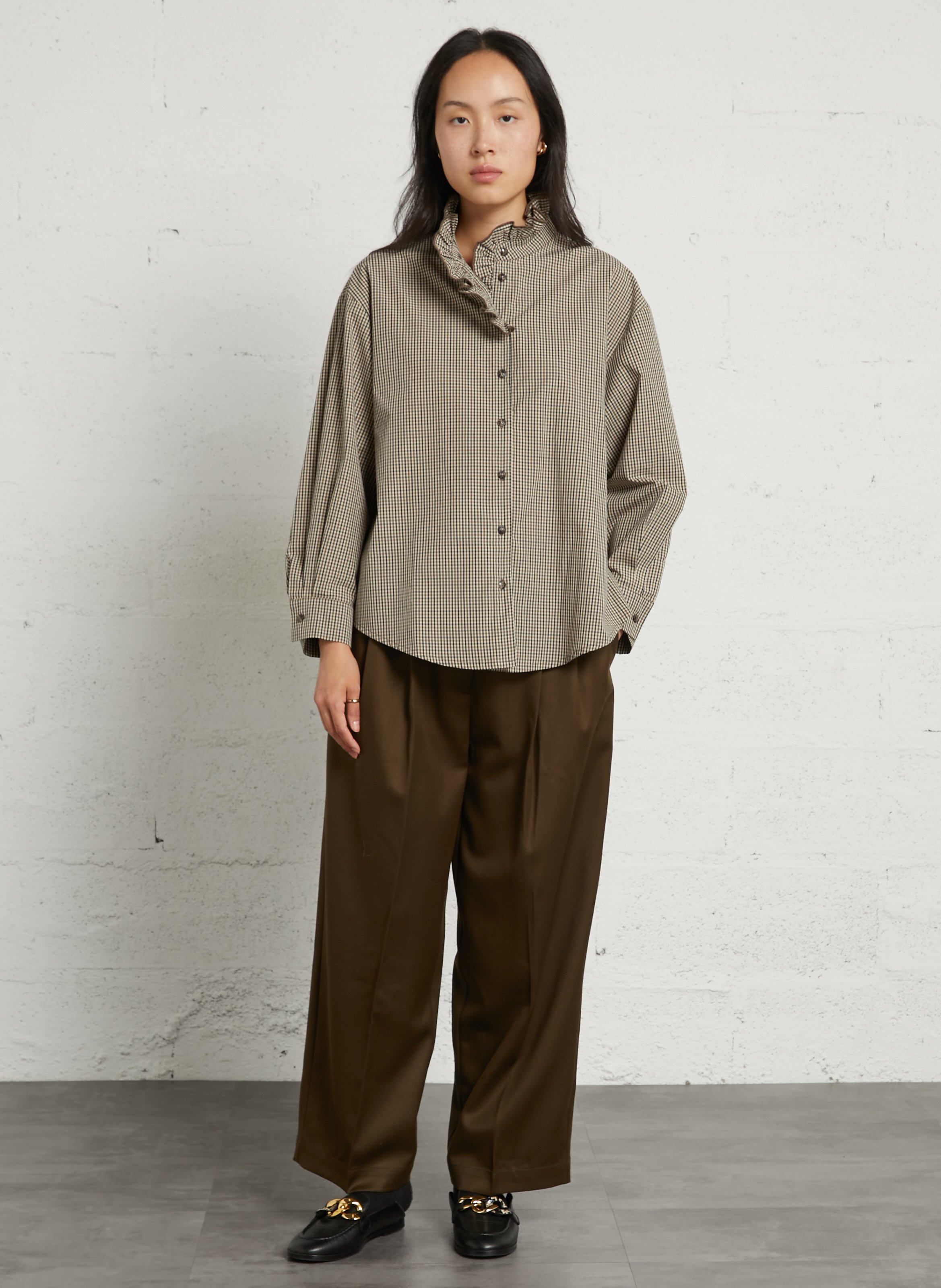 Ruime blouse met Victoriaanse kraag van biologisch katoen SUZIE WINKLE Bruin