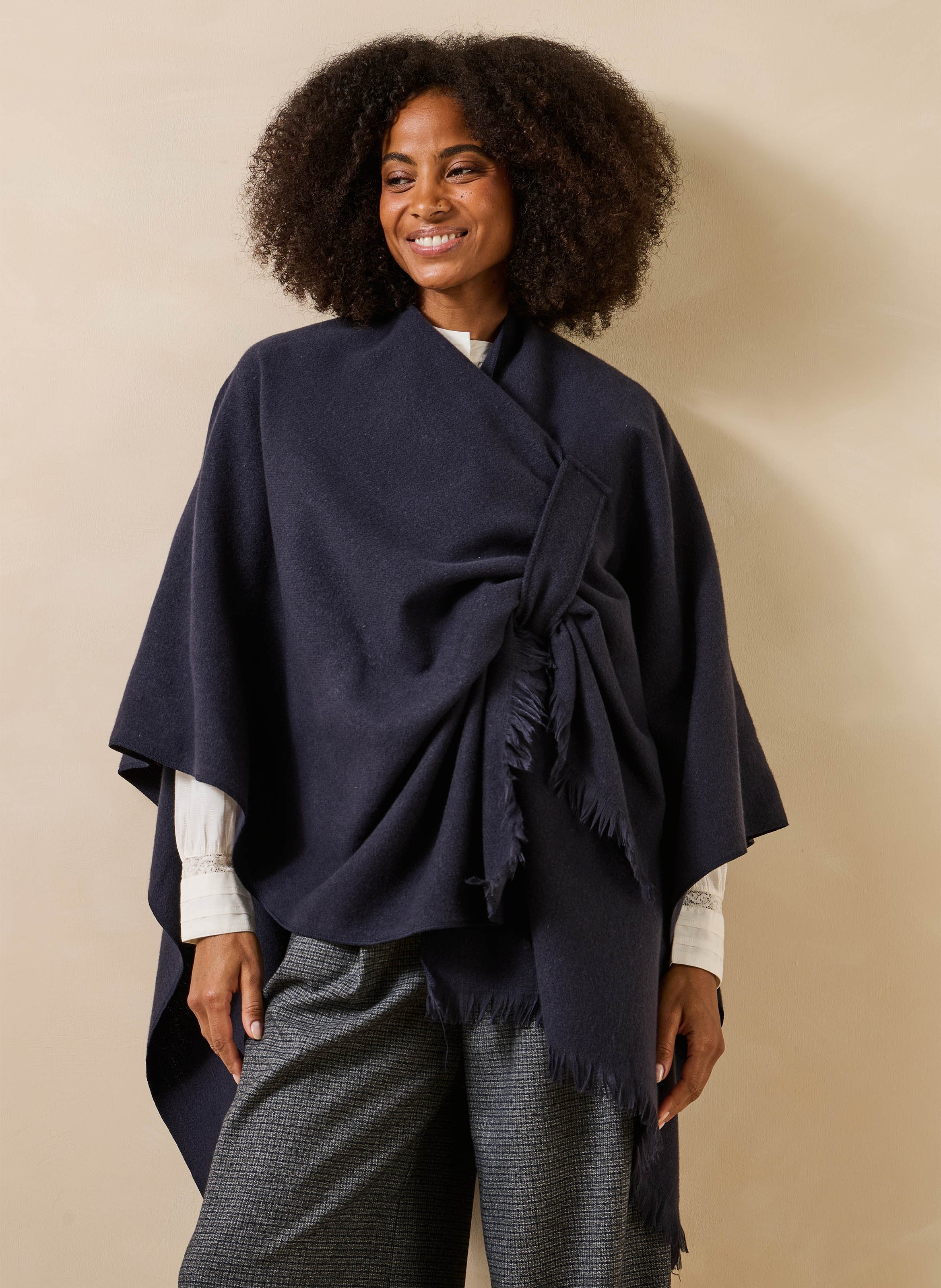 Weiter Poncho mit Fransen LA FEE MARABOUTEE Blau