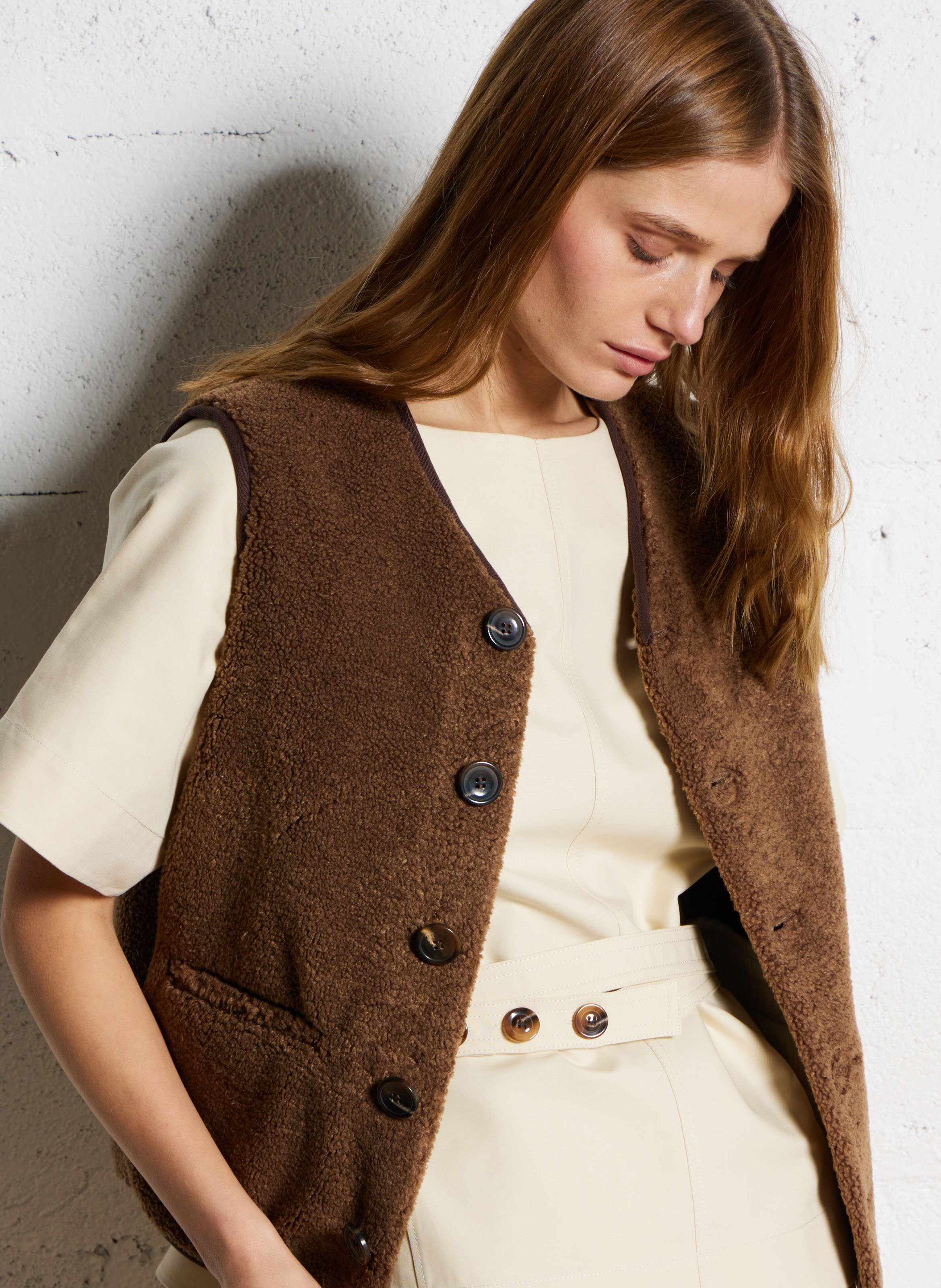 Gilet sans manches aspect mouton SOEUR Marron
