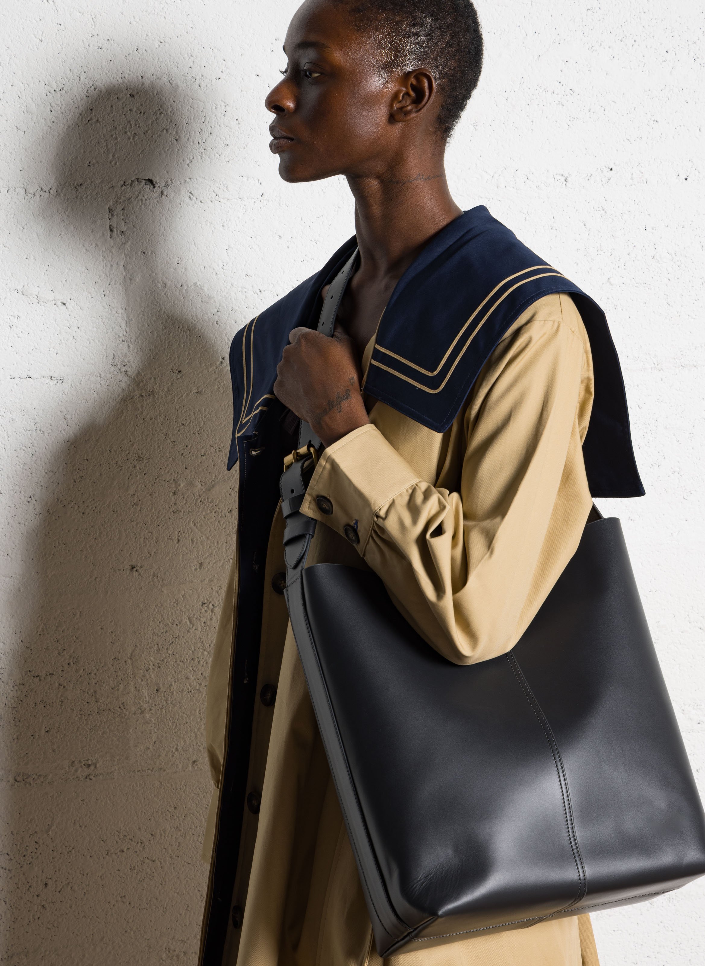 Reversible leather bucket bag SOEUR Brown