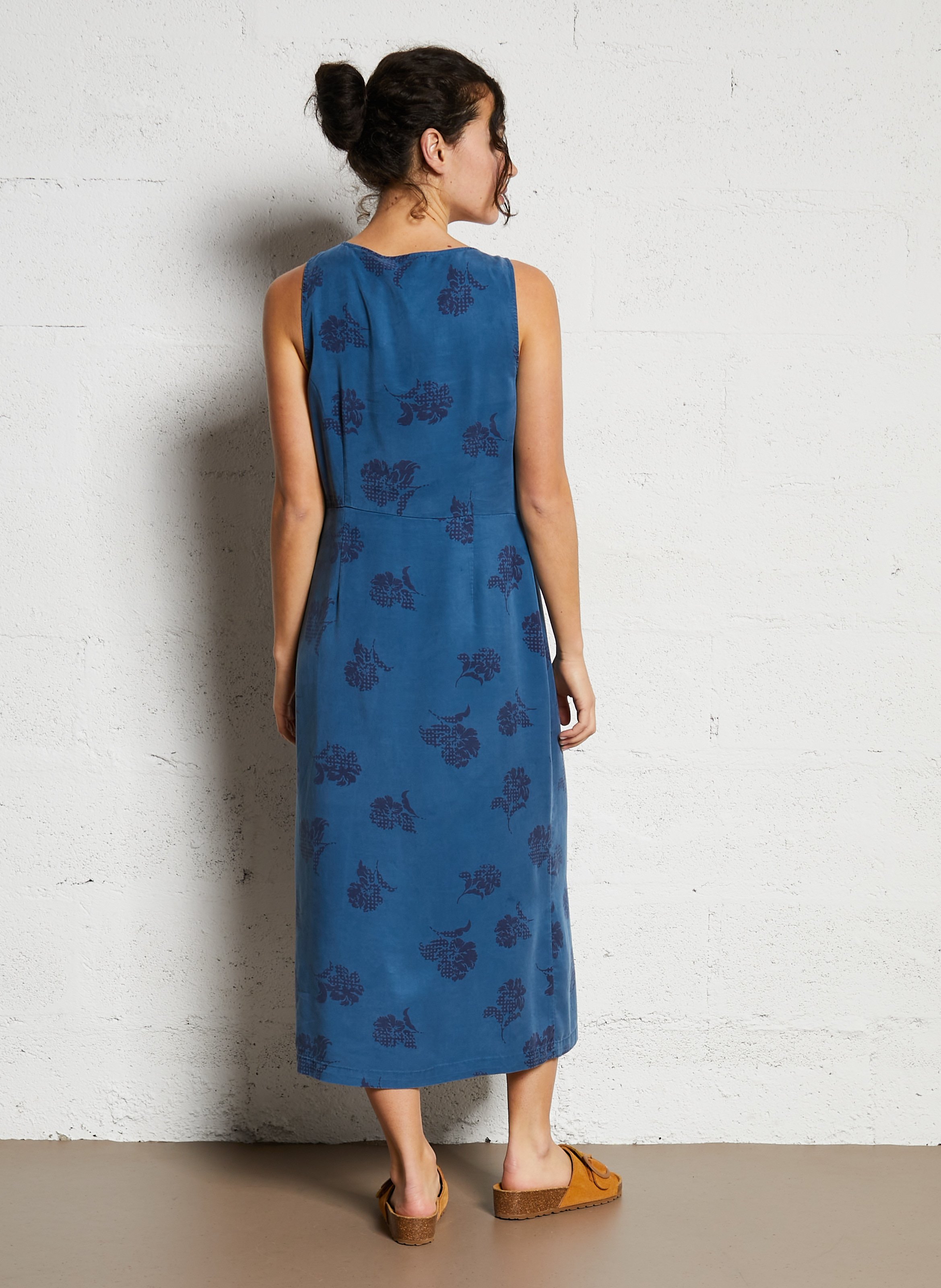 Mouwloze jurk met vloeiende snit en motieven NICE THINGS Blauw