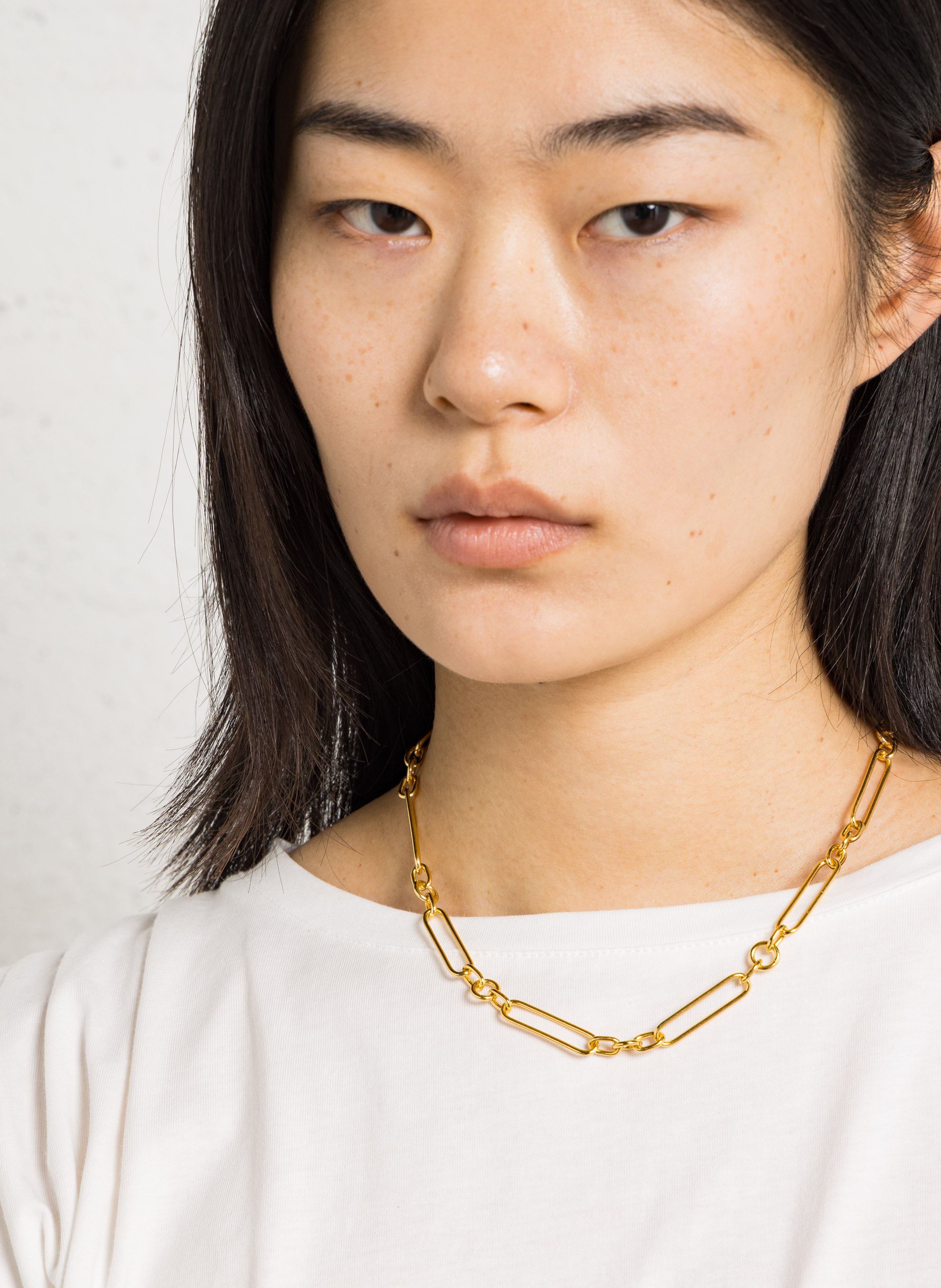 Disco - Kurze Halskette aus vergoldetem Messing FEEKA Golden