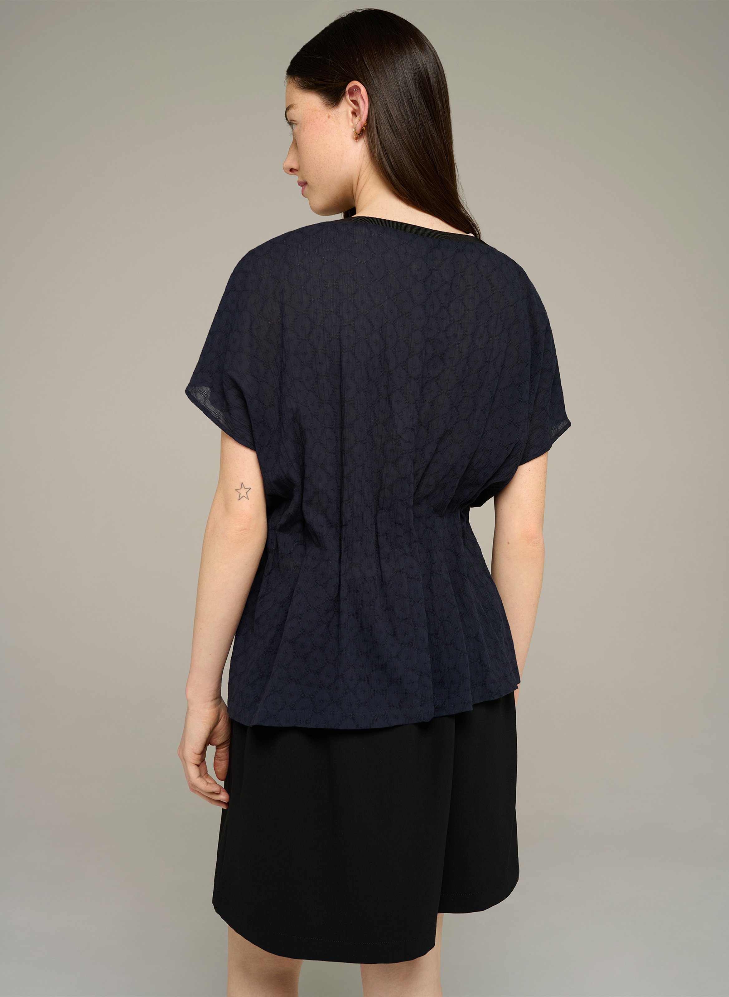 Getailleerde blouse met ronde hals en jacquard patroon COTELAC ACOTE Blauw