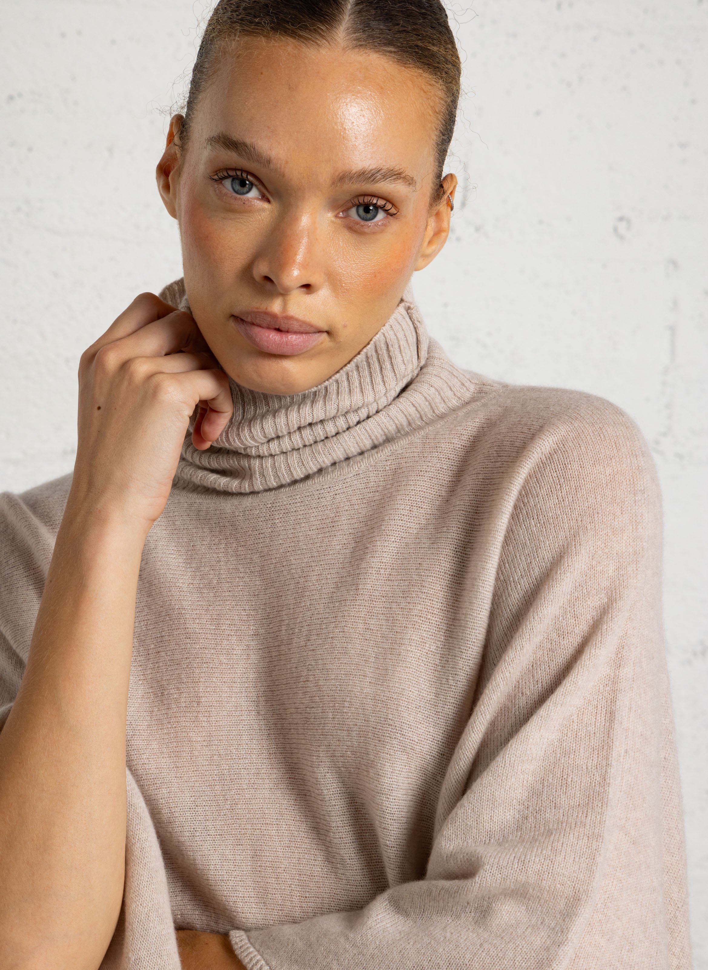 Poncho col roulé en cachemire BERENICE Beige