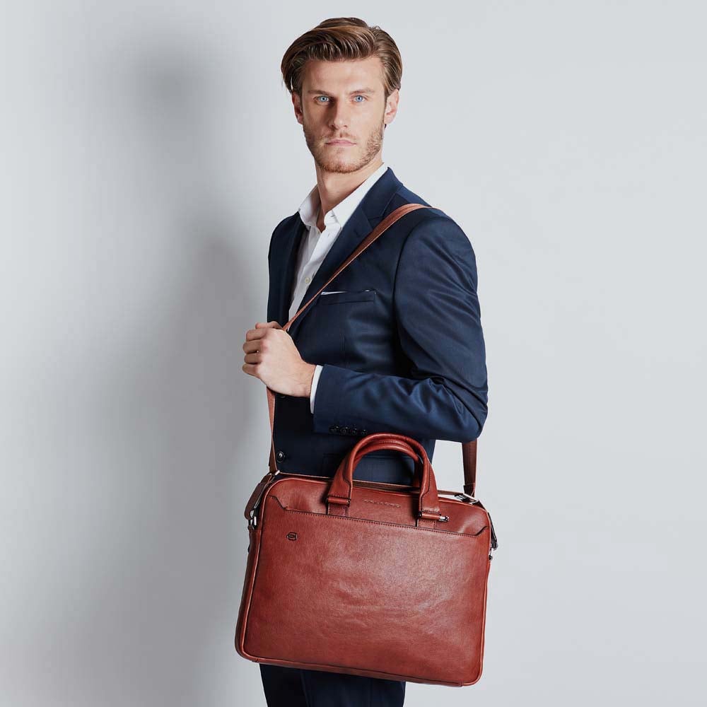 Leather messenger bag PIQUADRO Brown