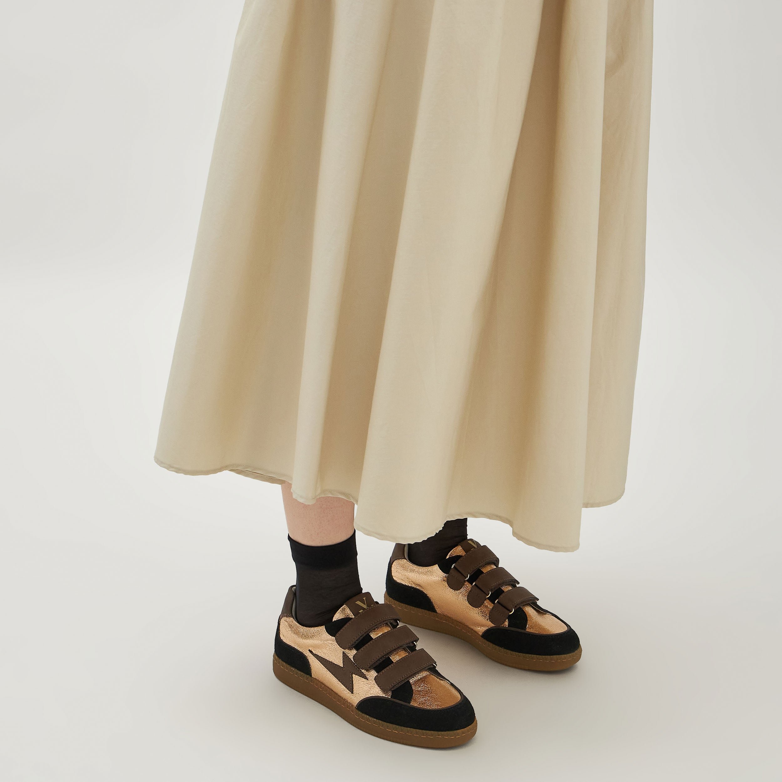 Baskets basses rétro à scratchs VANESSA WU Doré