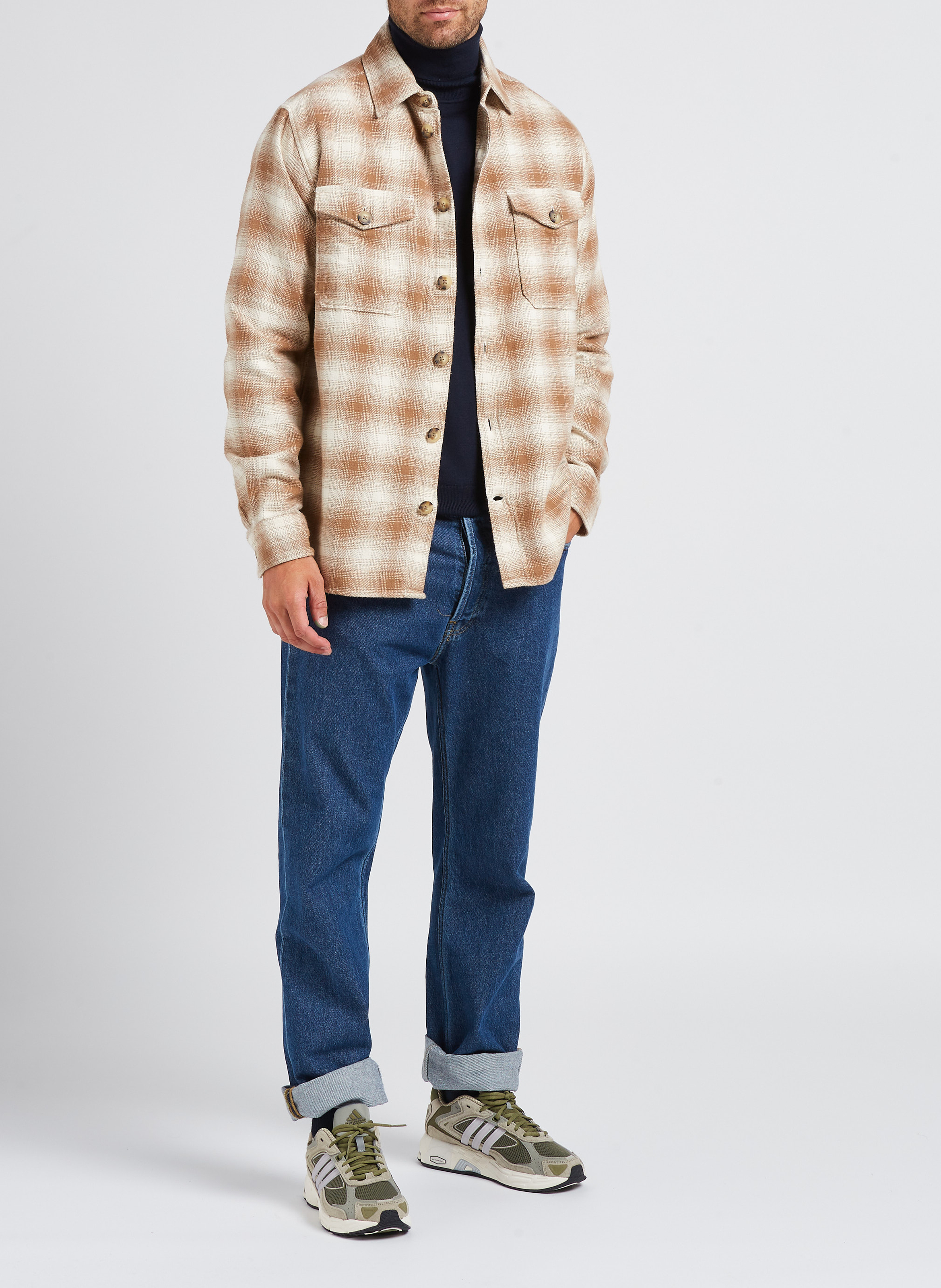 Ruimvallende, katoenen blouse met klassieke kraag KNOWLEDGE COTTON APPAREL Beige