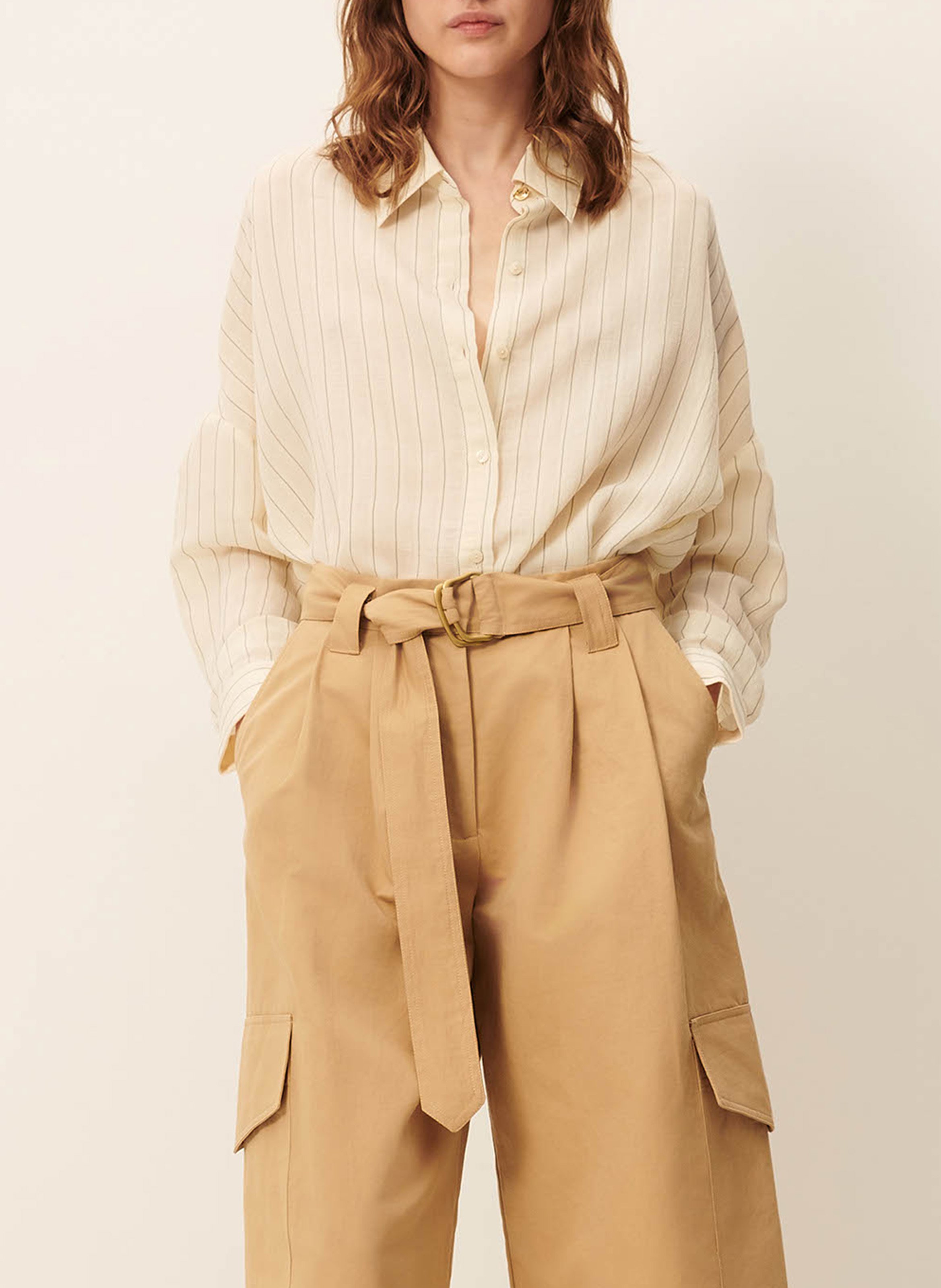 Ruimvallende blouse met klassieke kraag SESSUN Beige