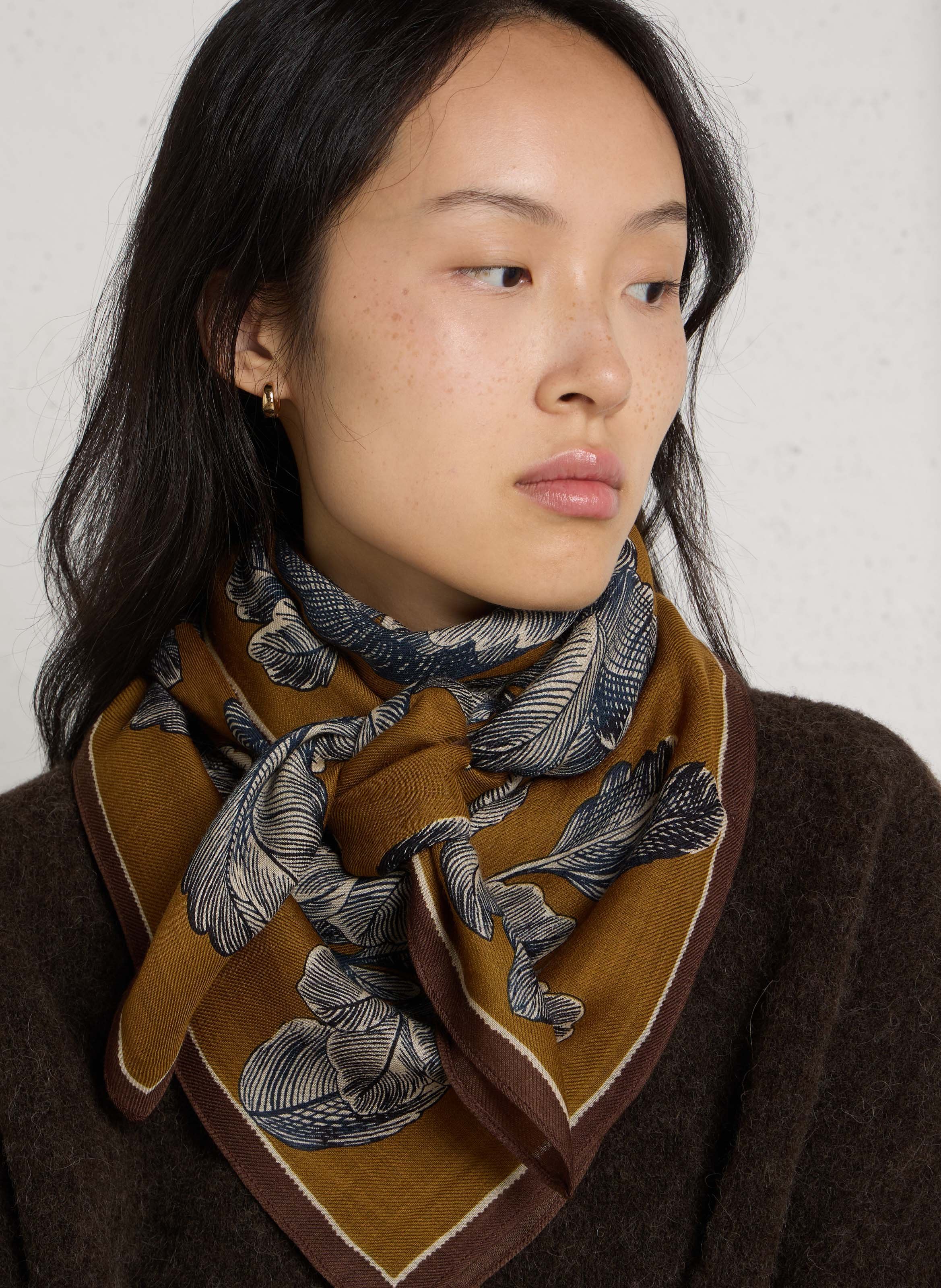 Wollen foulard INOUI EDITIONS Goudkleurig