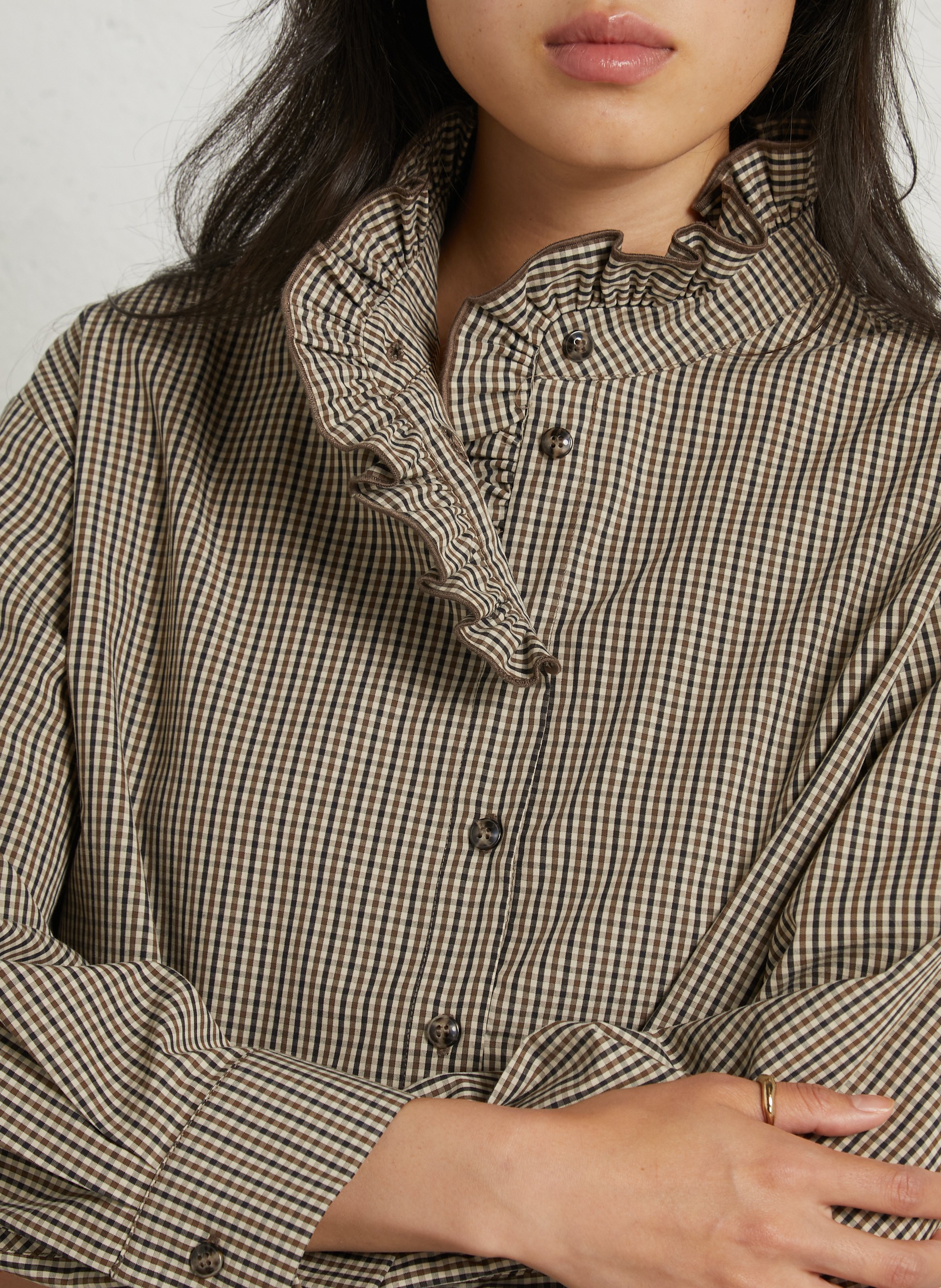 Ruime blouse met Victoriaanse kraag van biologisch katoen SUZIE WINKLE Bruin