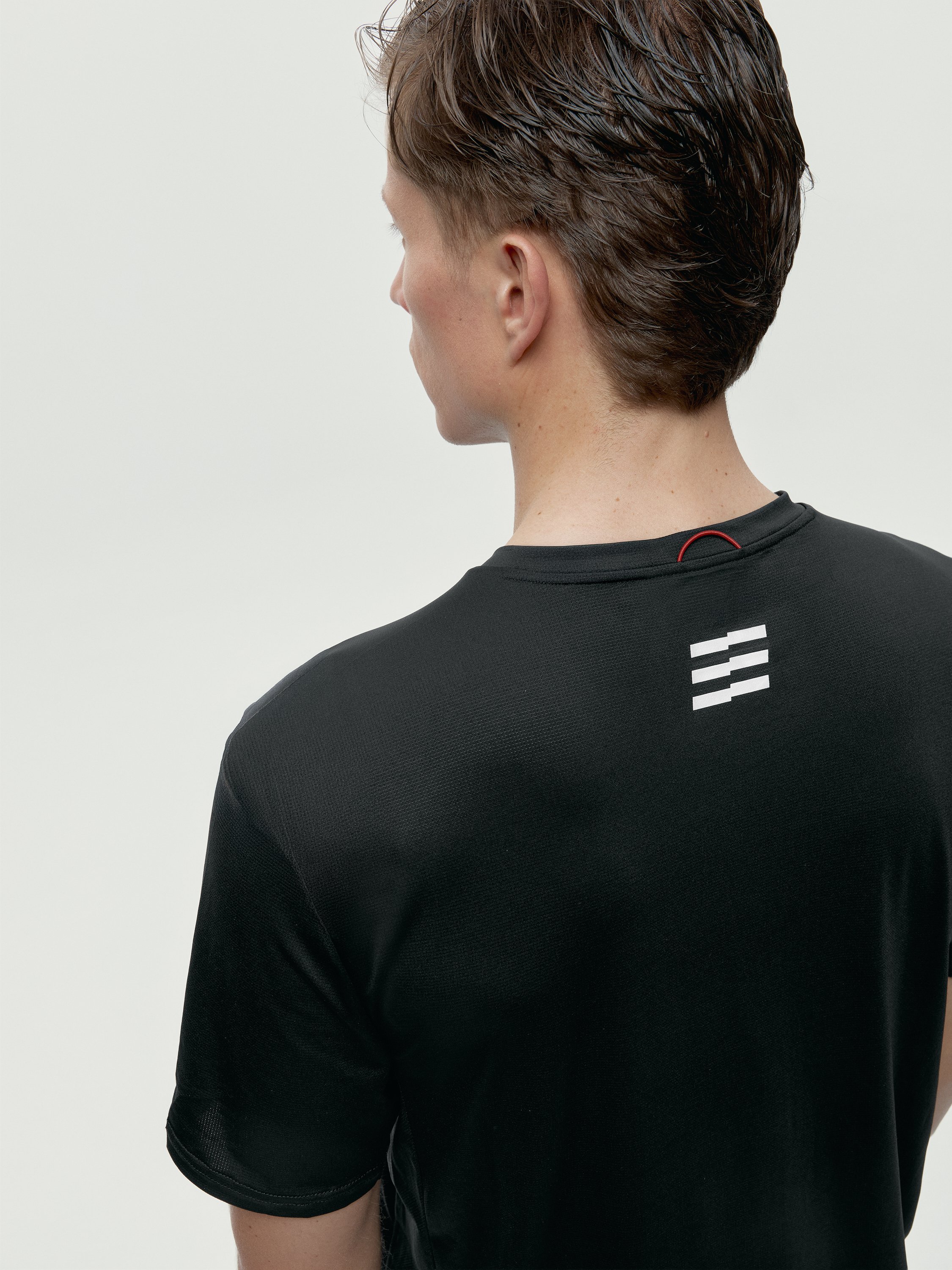 Short-sleeve performance sports t-shirt BORN Black
