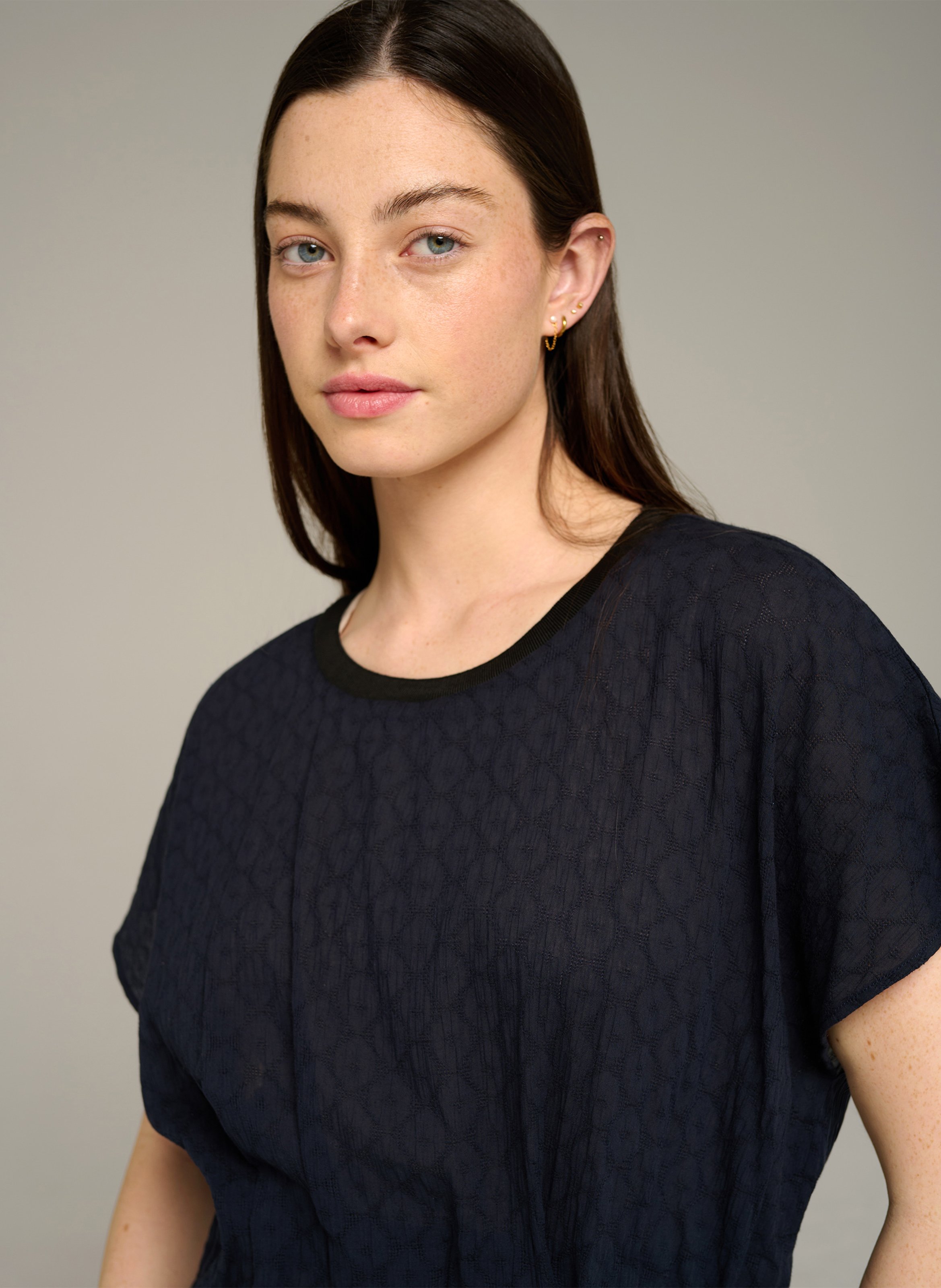 Getailleerde blouse met ronde hals en jacquard patroon COTELAC ACOTE Blauw