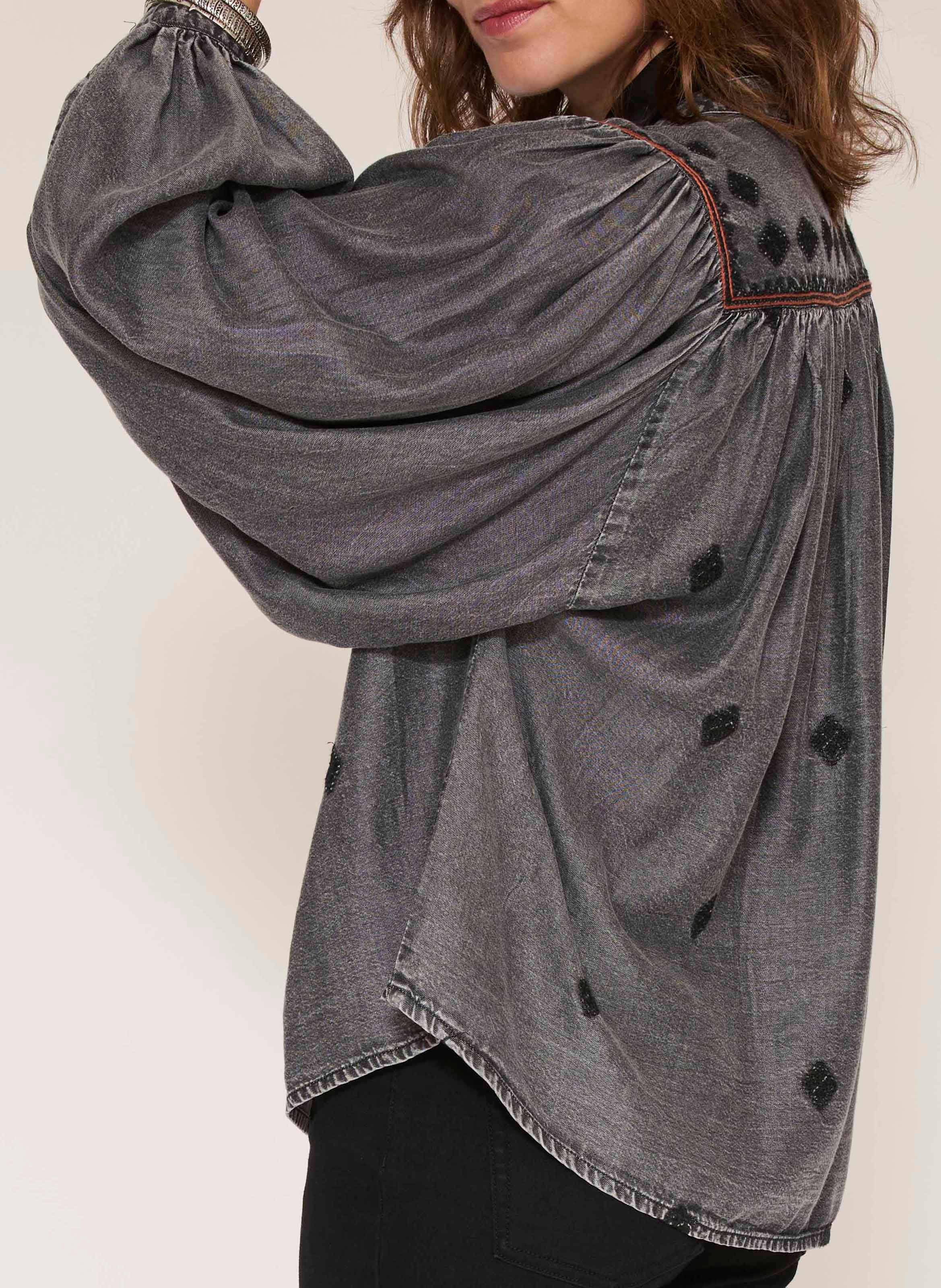 Denimbluse mit Rundhalsausschnitt und Stickereien MKT Grau