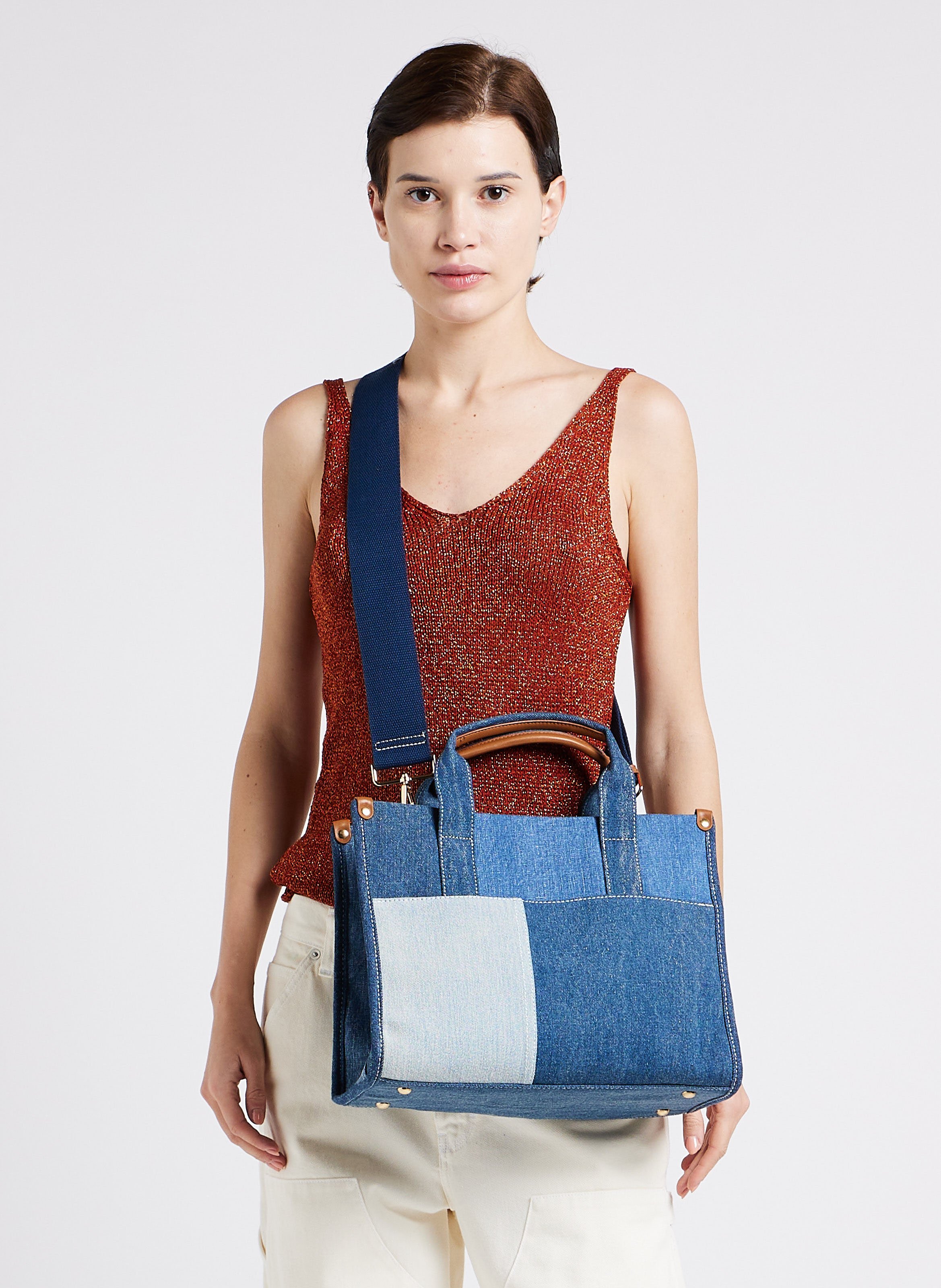 Handtasche aus Denim-Patchwork AU PRINTEMPS PARIS Blau