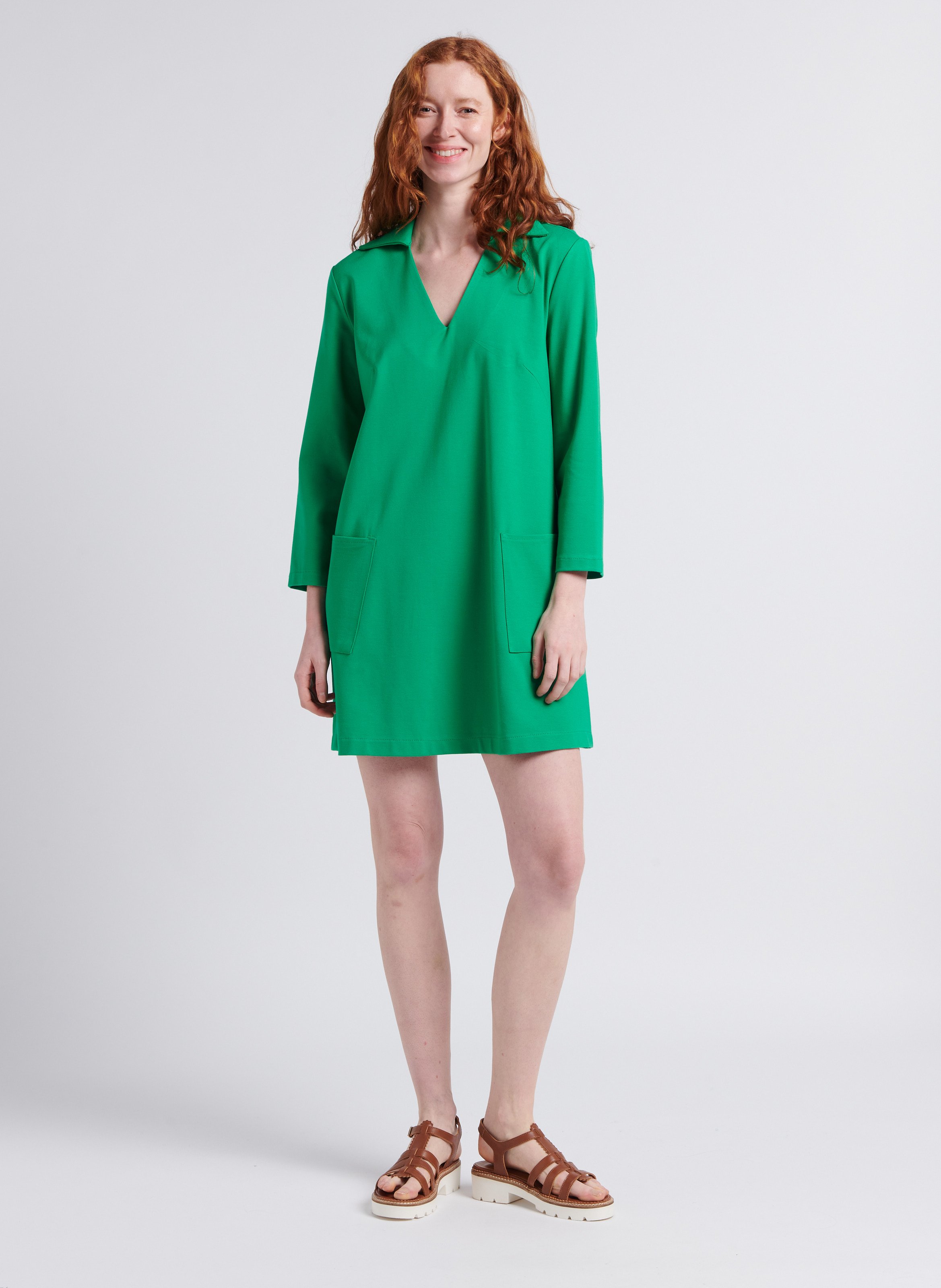 Short straight V-neck dress with 3/4 sleeves IMPERIAL Green
