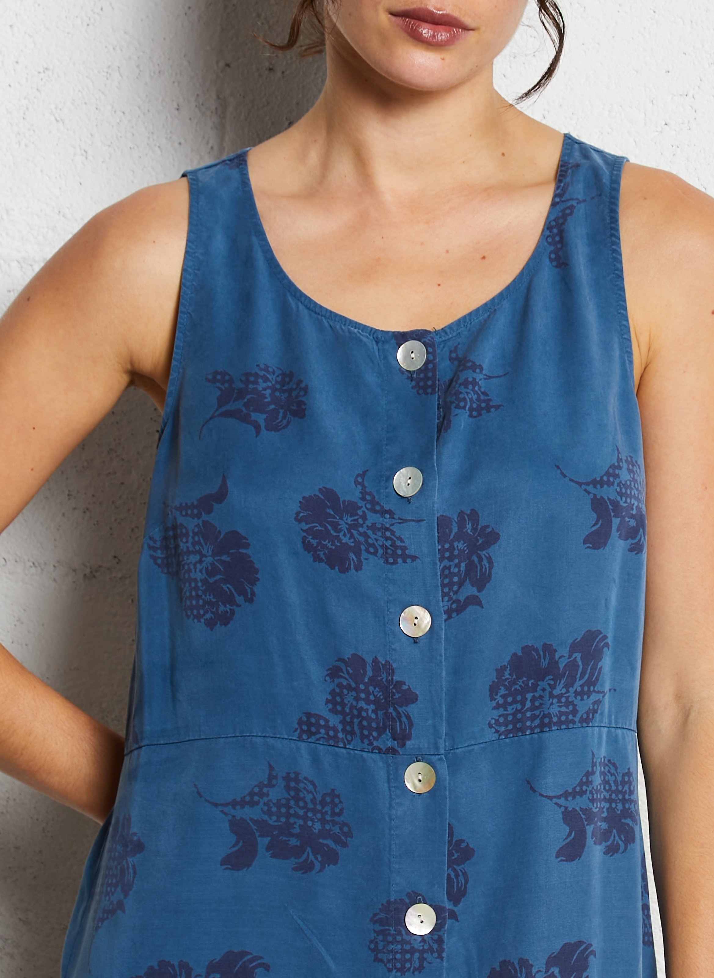 Mouwloze jurk met vloeiende snit en motieven NICE THINGS Blauw