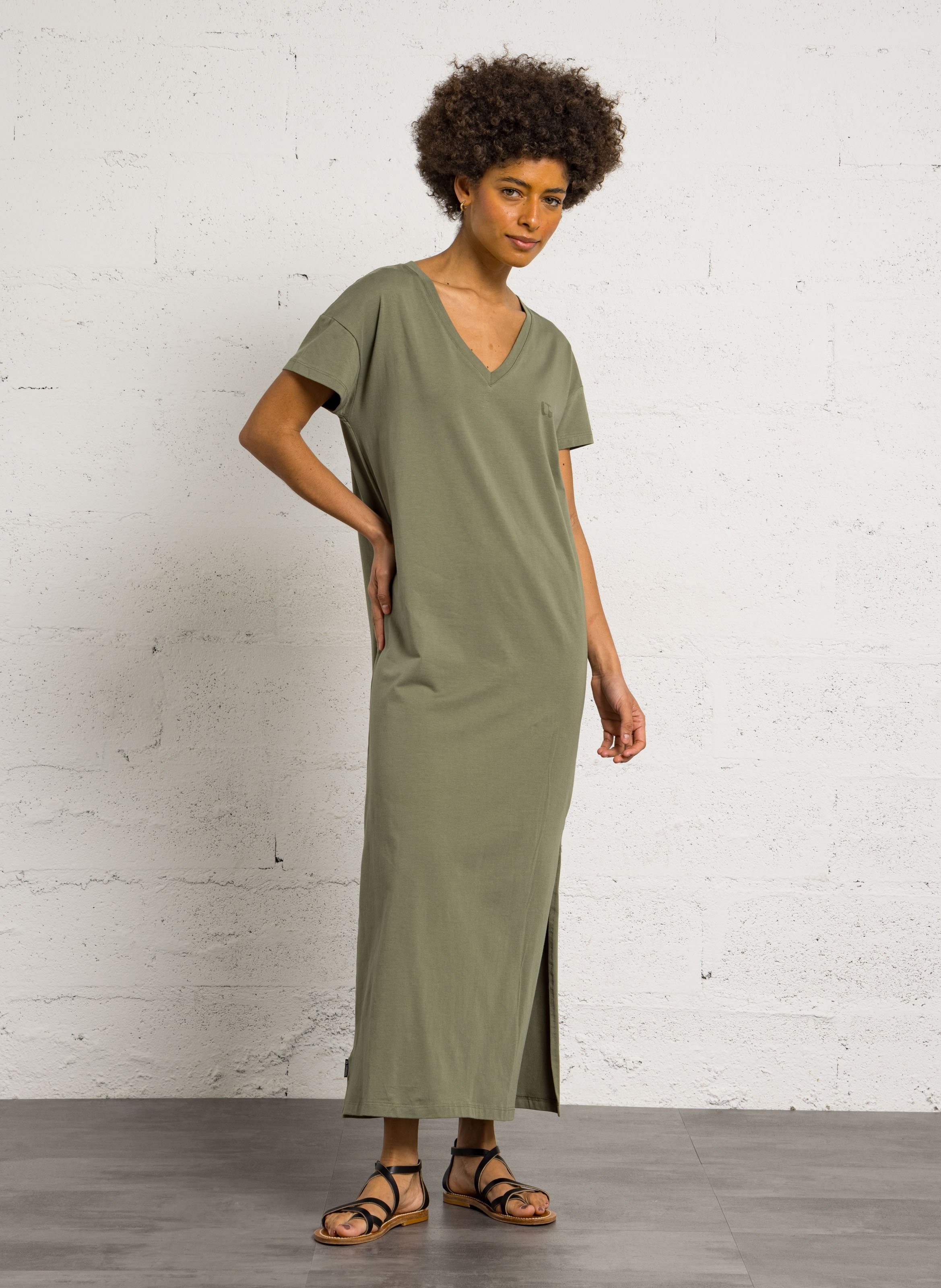 Lange jurk met V-hals van stretchkatoen LE TEMPS DES CERISES Groen