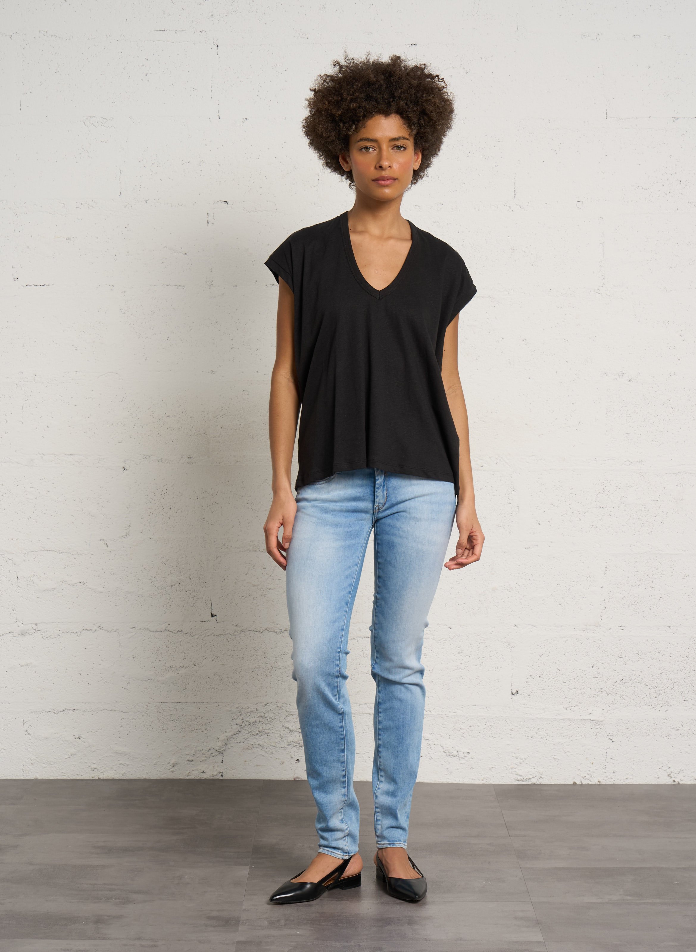 - Straight Cut Jeans
- 5 Taschen
- Gerader Schnitt
- Stone-Washed-Optik LE TEMPS DES CERISES Blau