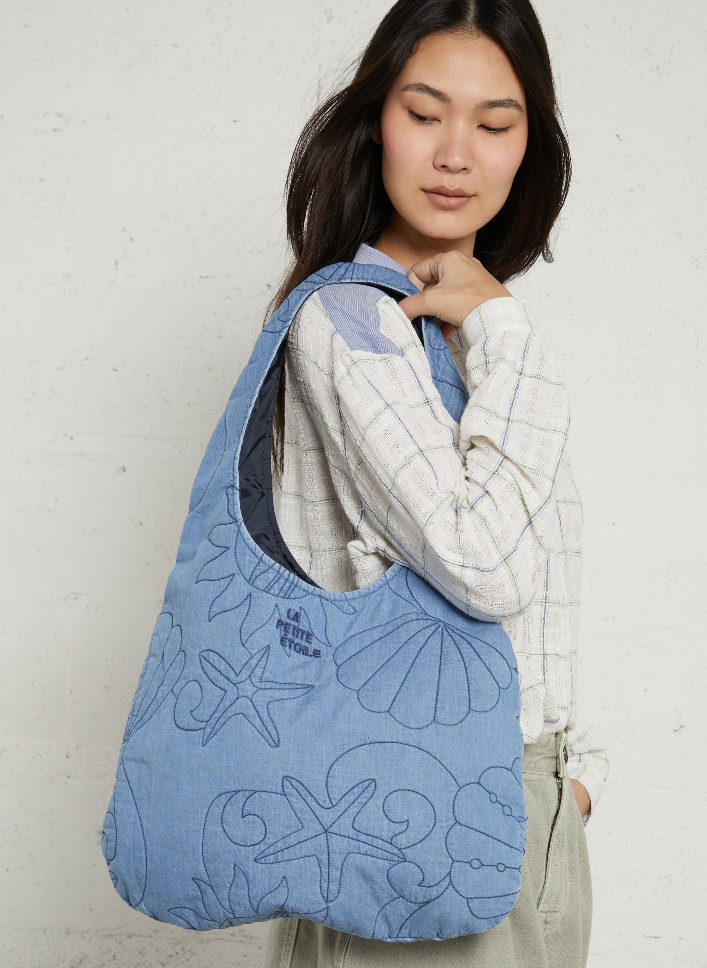 Cabas effet denim à motifs brodés LA PETITE ETOILE Jean Stone