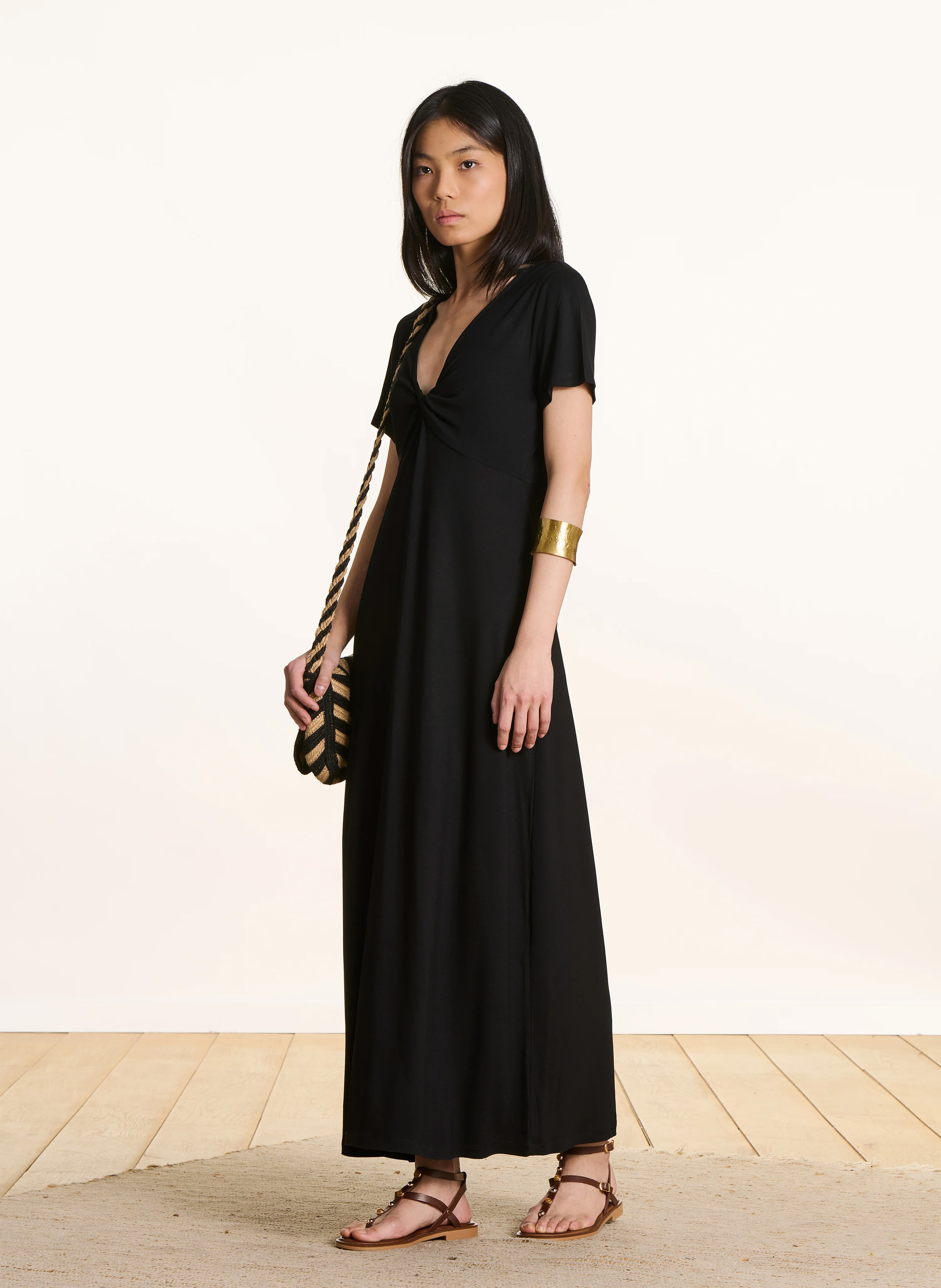 Roe longue droite col V LA FEE MARABOUTEE Noir