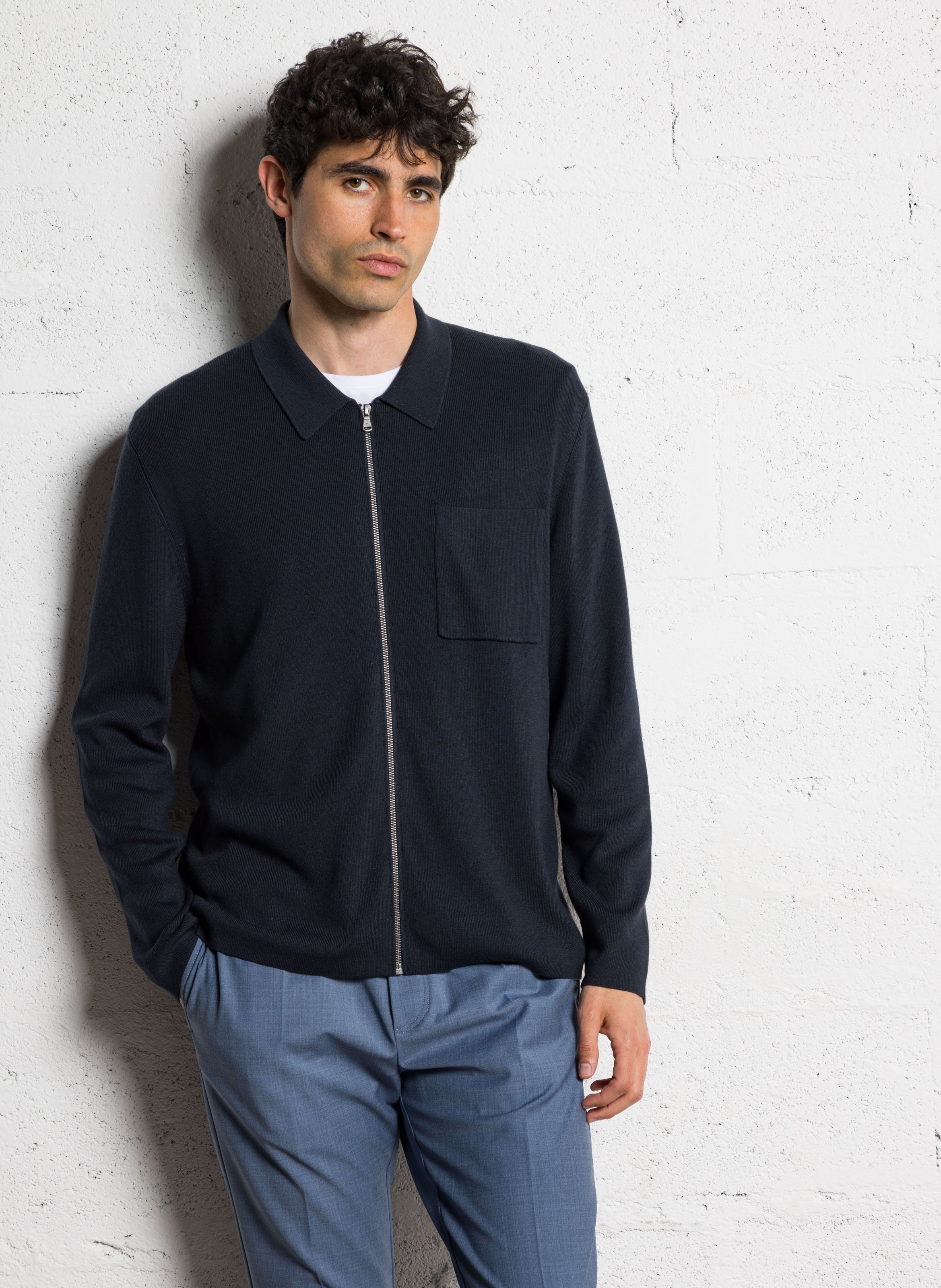 MAGNIFIQUE GILET VESTE IKKS 100% CUIR DE CHEVRE CLOUTÉ