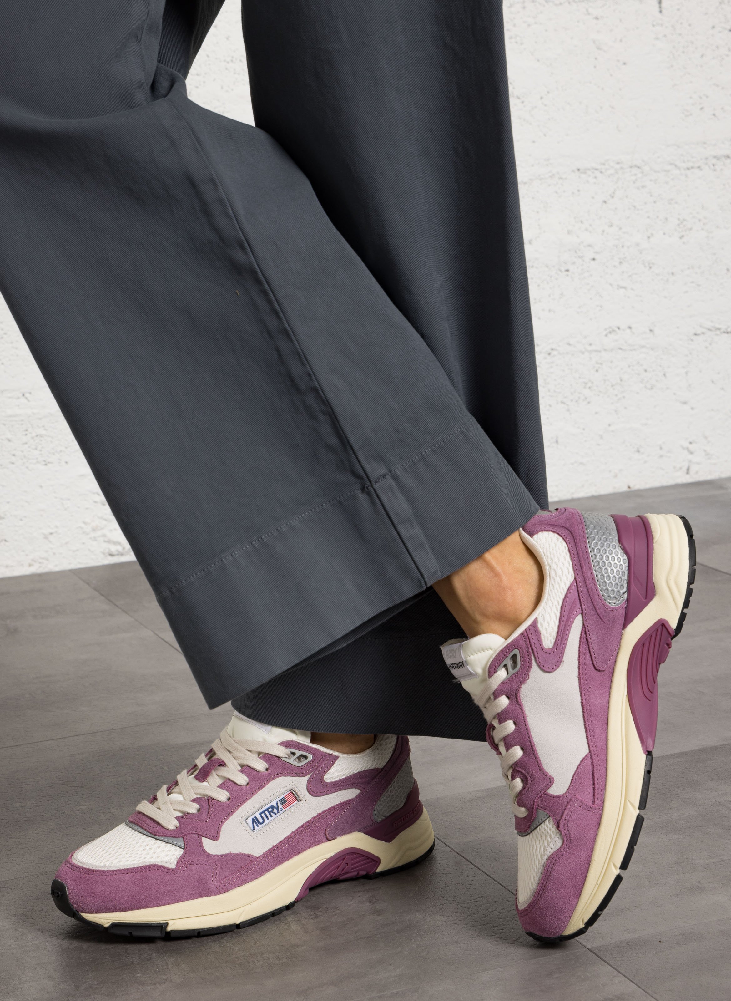 Niedrige Sneaker aus Leder-Mix AUTRY Pflaume