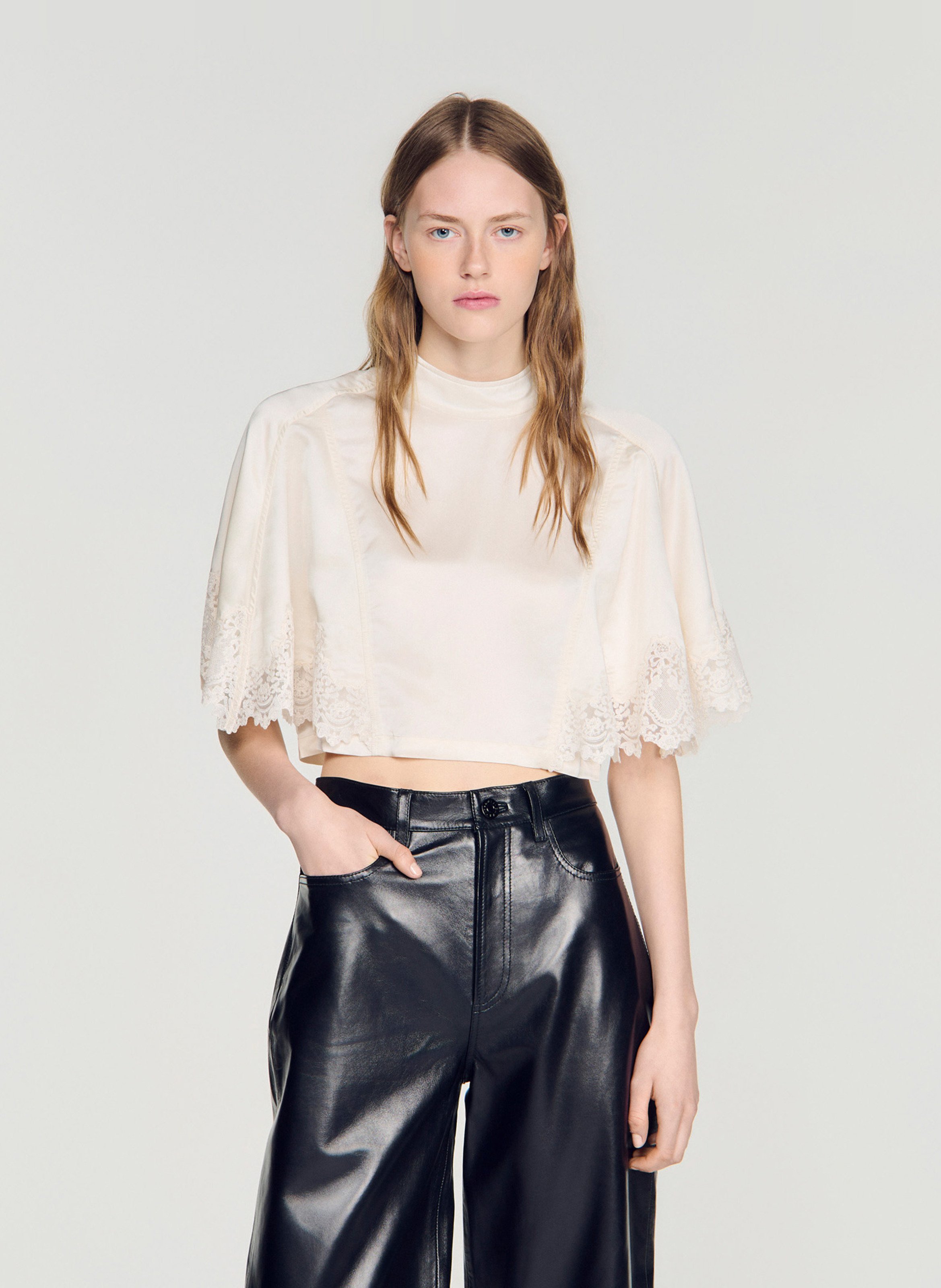 Top court col montant SANDRO Beige