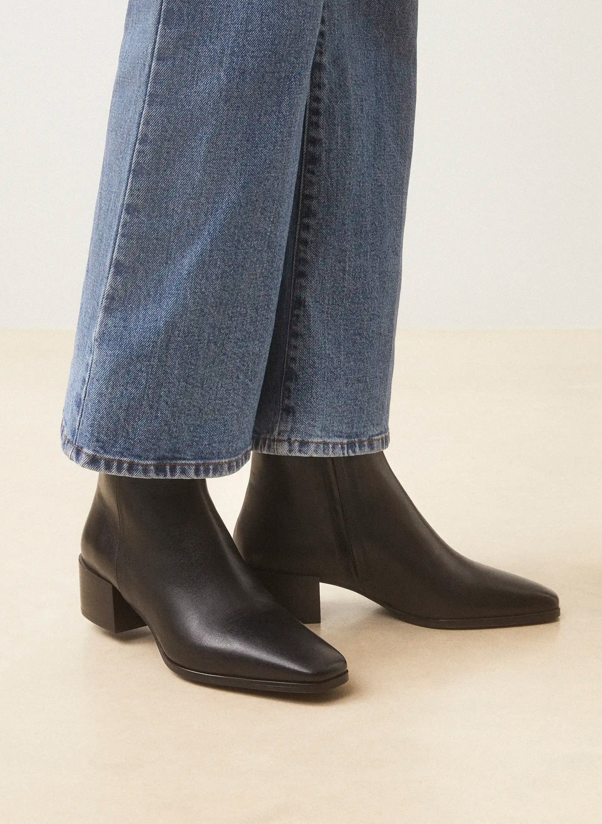 Lederstiefeletten mit niedrigem Absatz | Schwarz RIVECOUR Damen