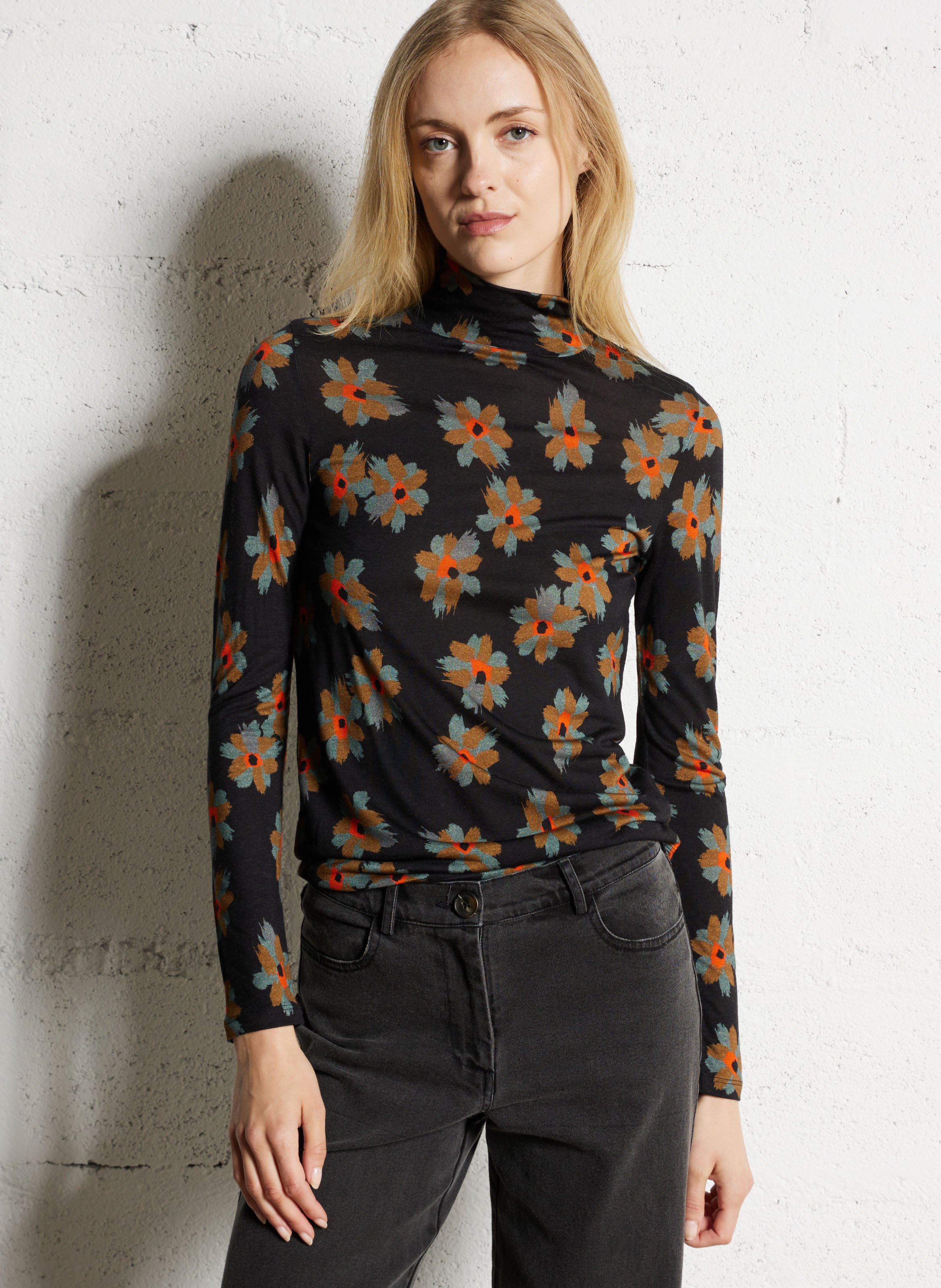 Printed straight fit turtleneck NICE THINGS Black