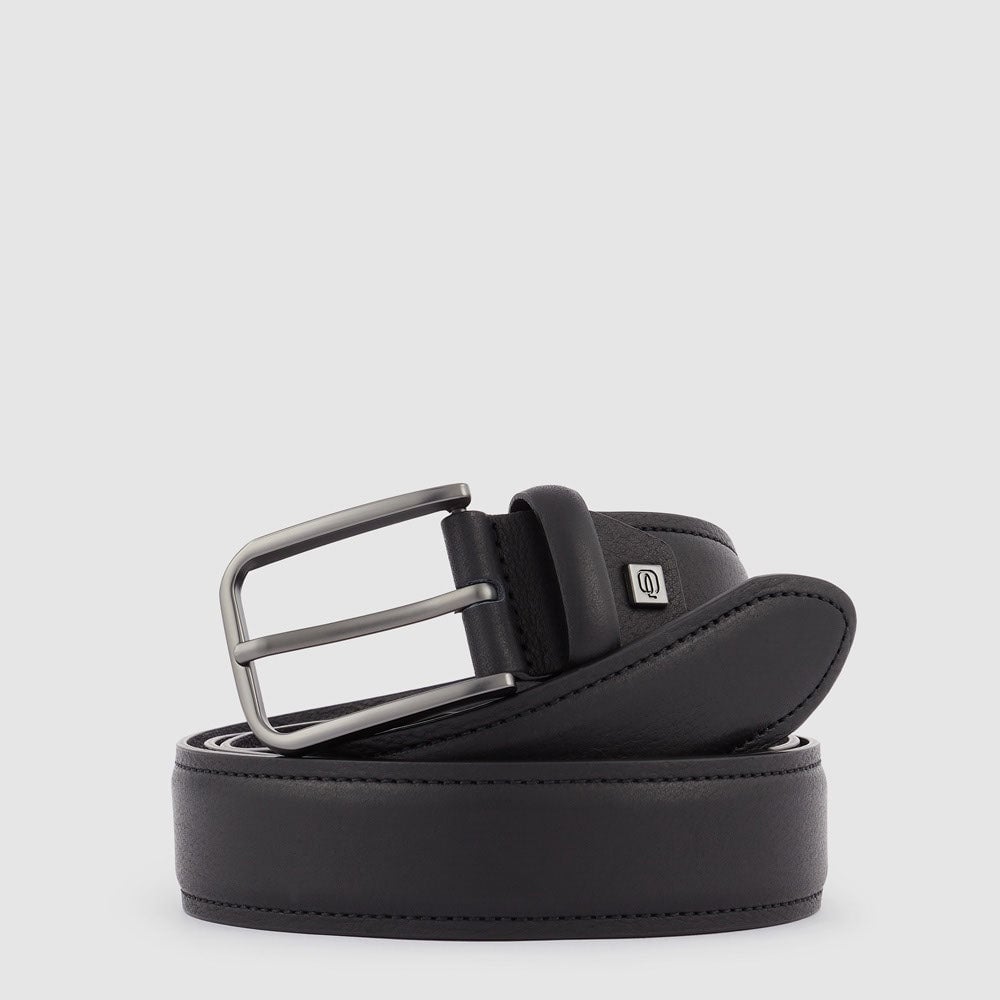 - Buckle closure. - Width: 3 cm.  PIQUADRO Black