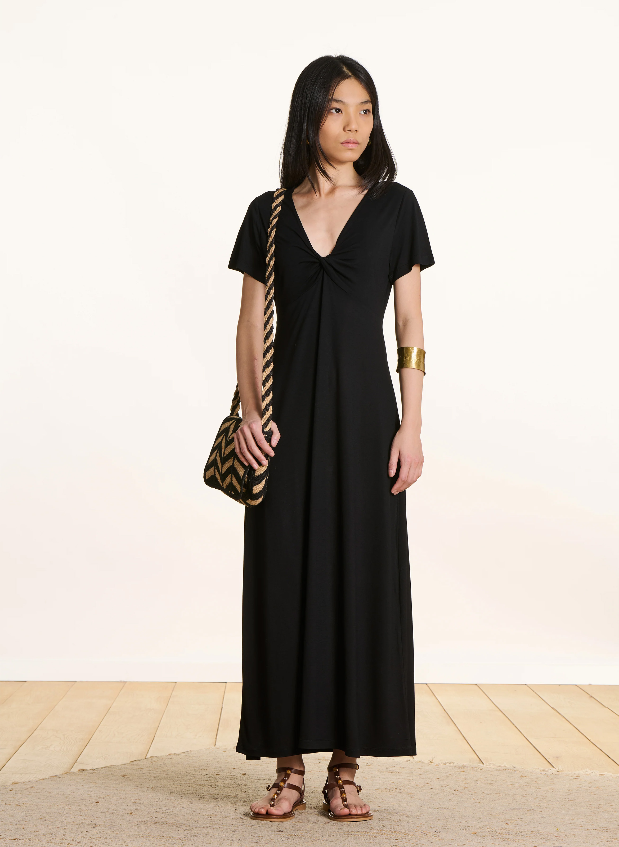 Roe longue droite col V LA FEE MARABOUTEE Noir