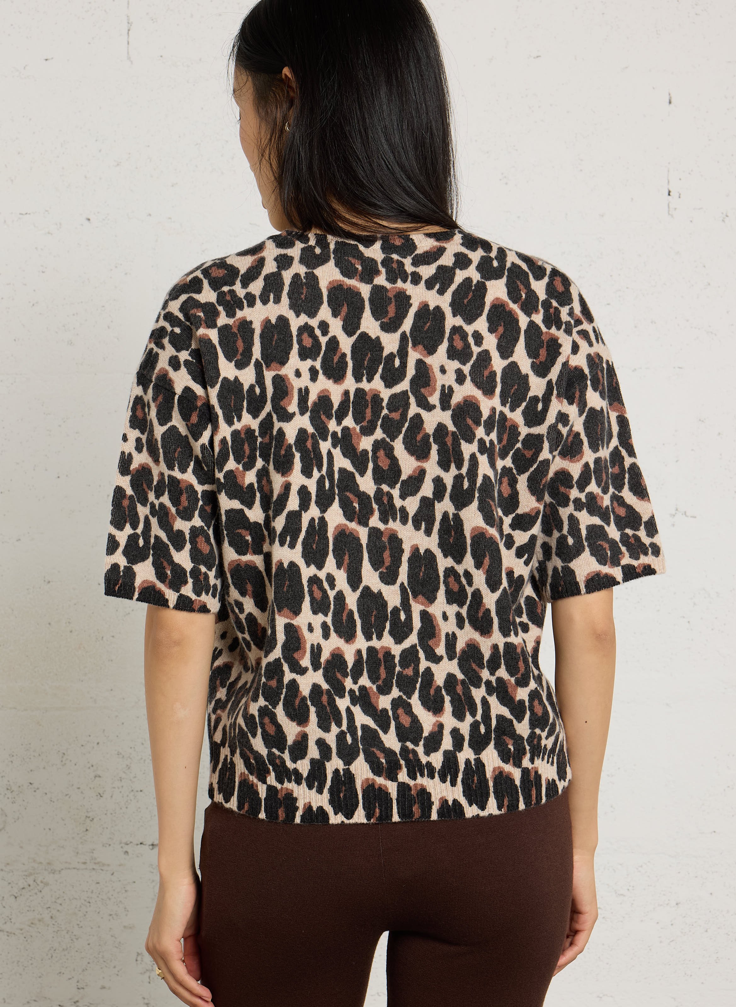 Rechte trui met ronde hals en luipaardprint in wol MAJESTIC FILATURES Beige