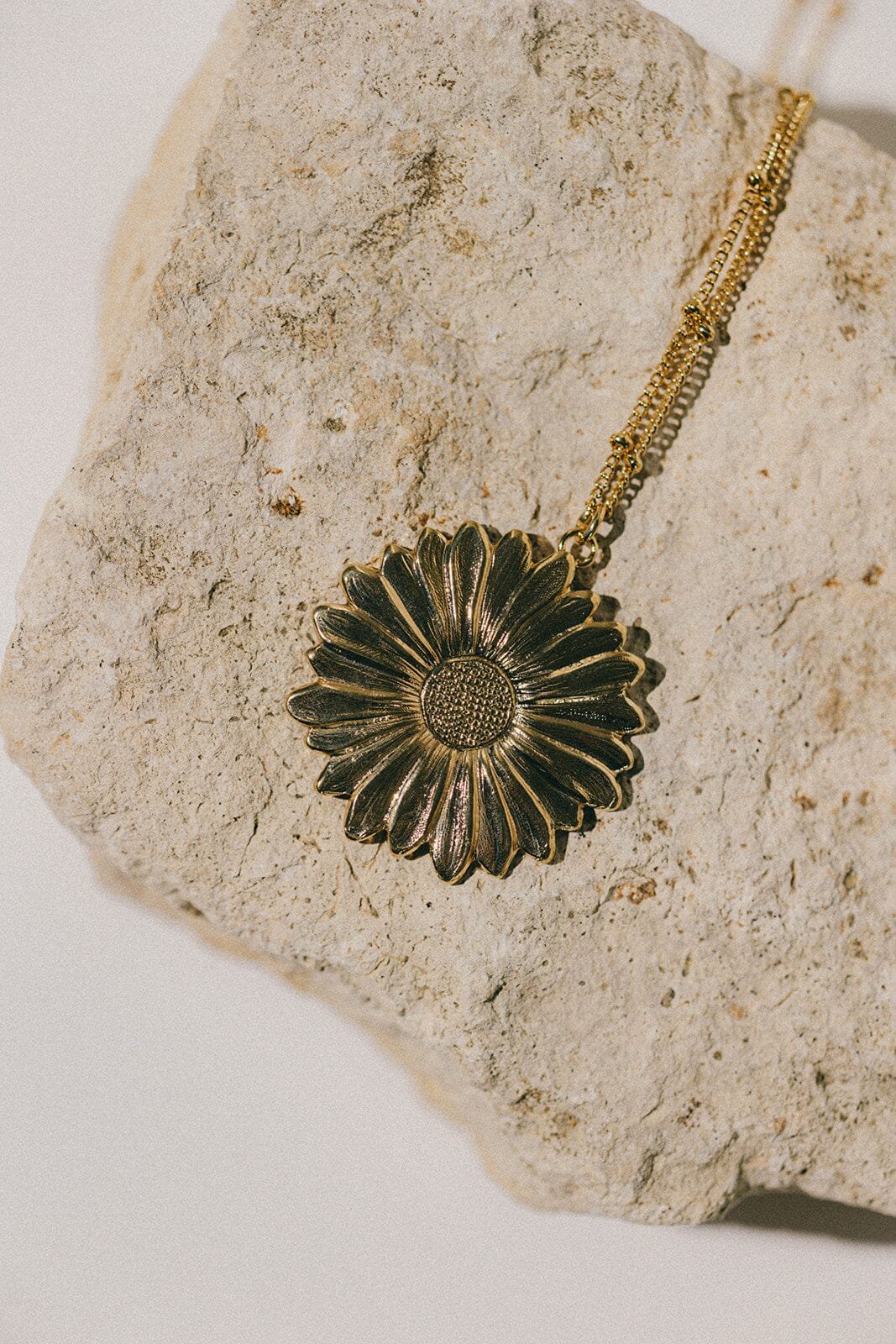 Silver plated flower necklace Golden