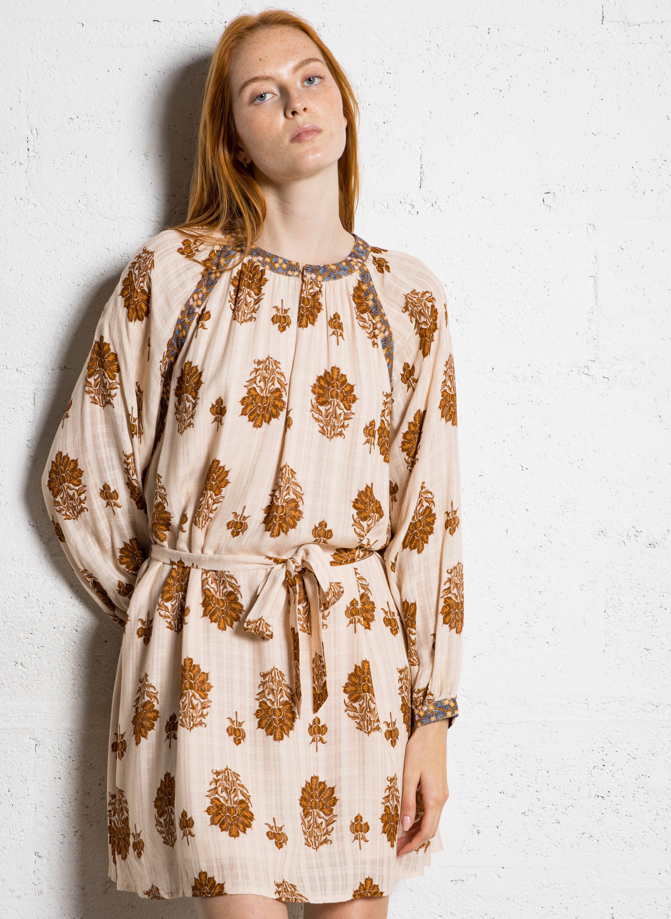 Korte jurk met ronde hals en print LA PETITE ETOILE Veelkleurig