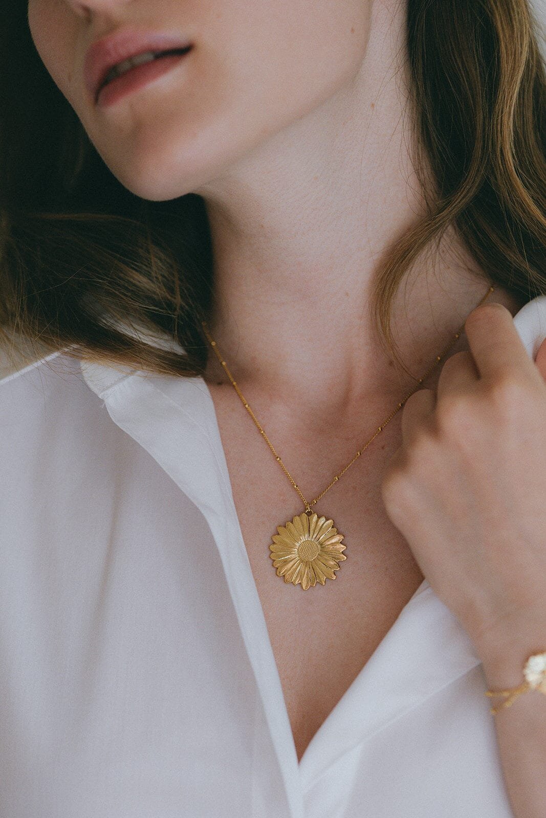 Silver plated flower necklace Golden