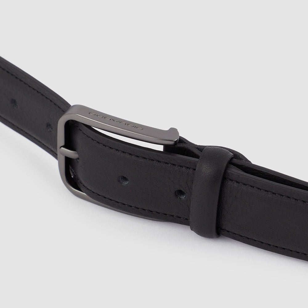 - Buckle closure. - Width: 3 cm.  PIQUADRO Black