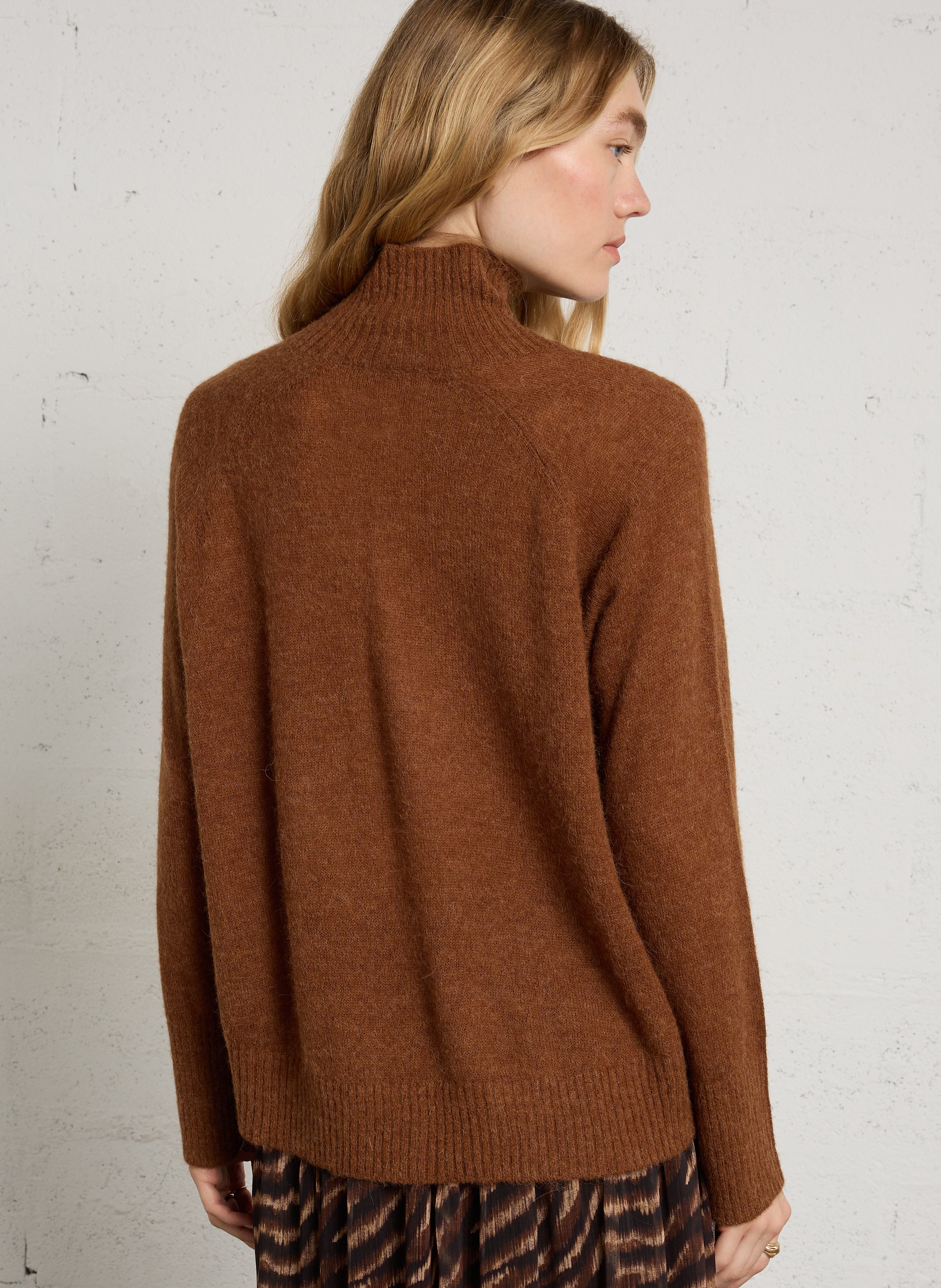 Gerader Pullover mit Stehkragen aus Wolle und Seide DES PETITS HAUTS Braun