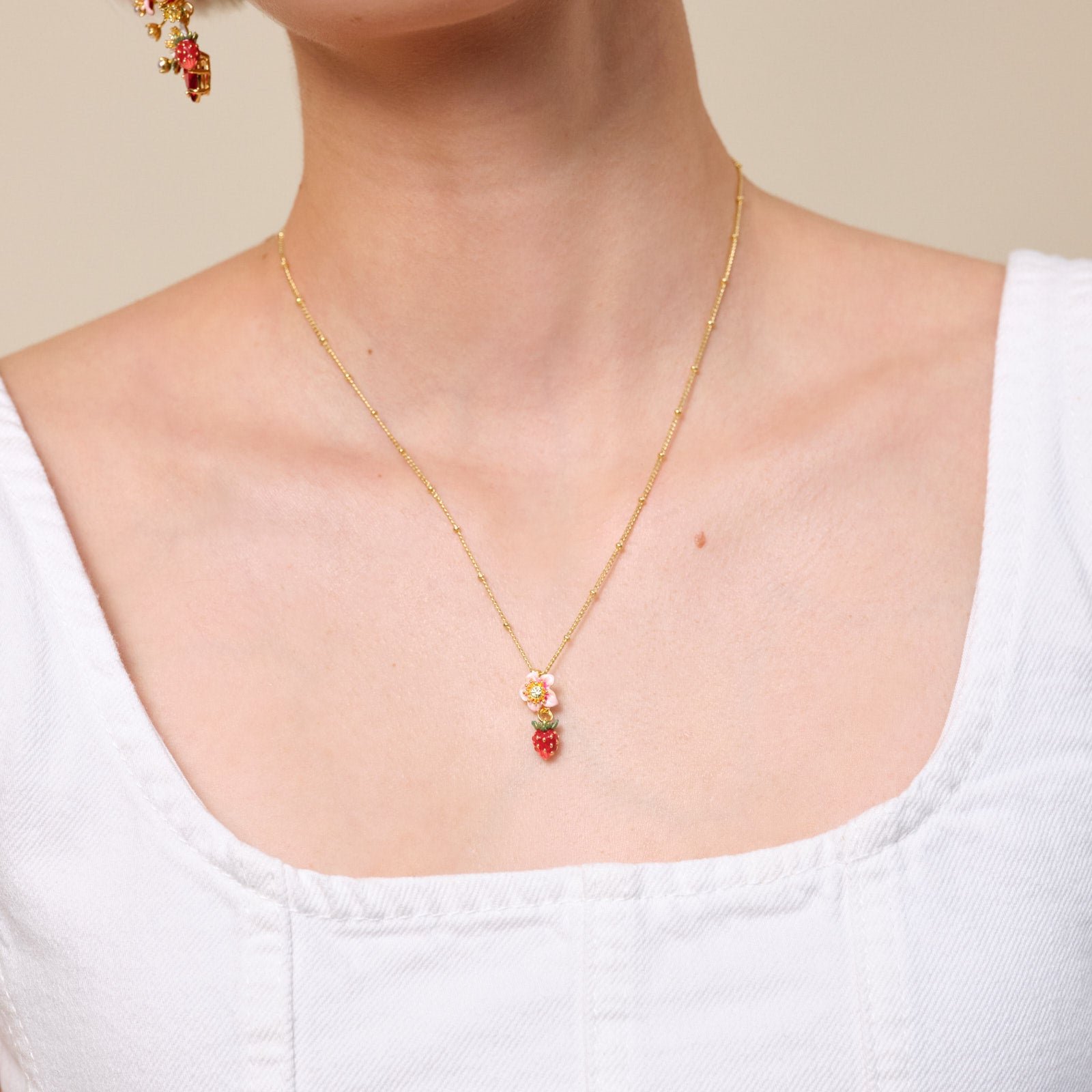 Necklace with wild strawberry and flower pendant LES NEREIDES Multicolored