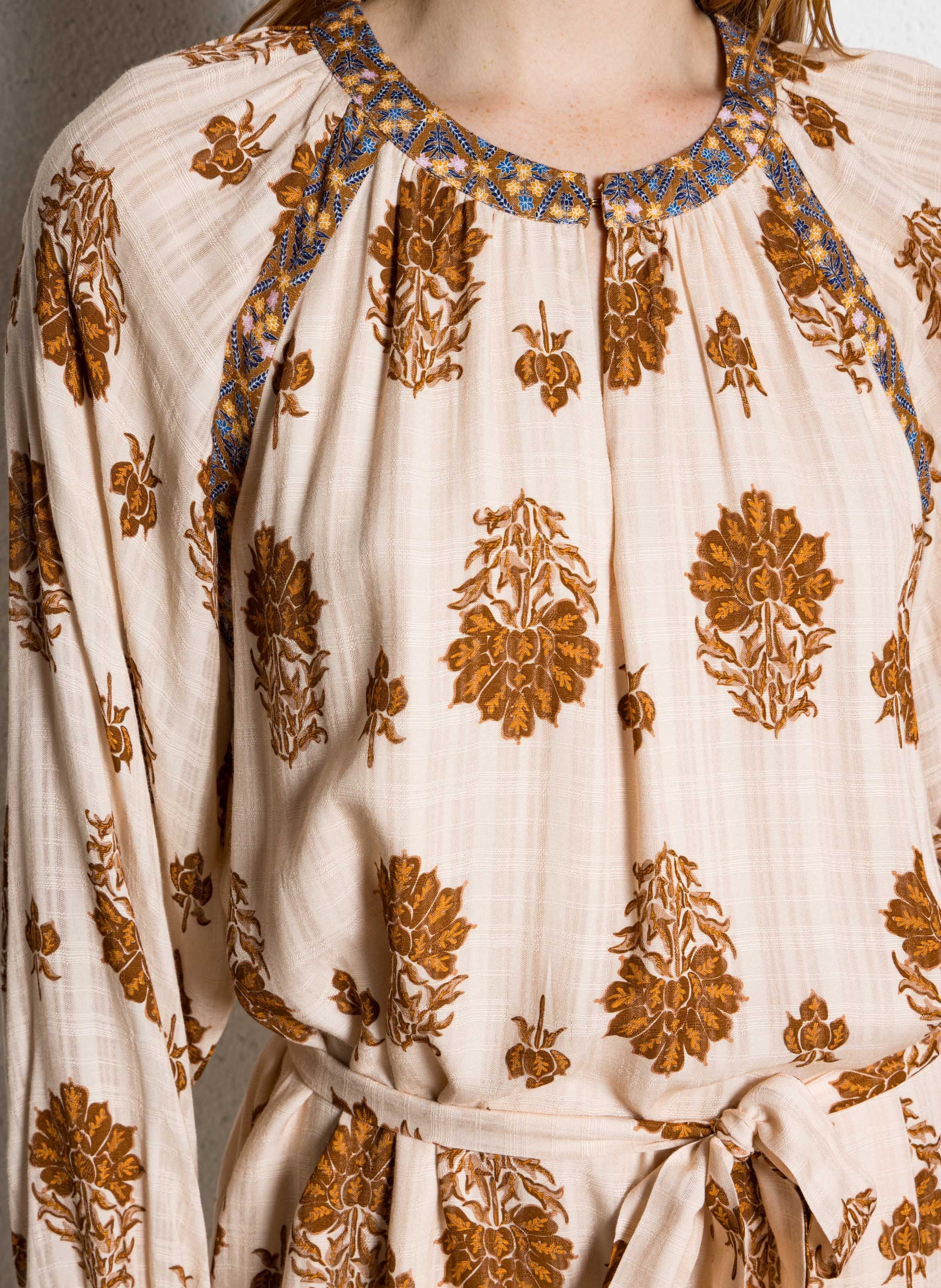 Korte jurk met ronde hals en print LA PETITE ETOILE Veelkleurig