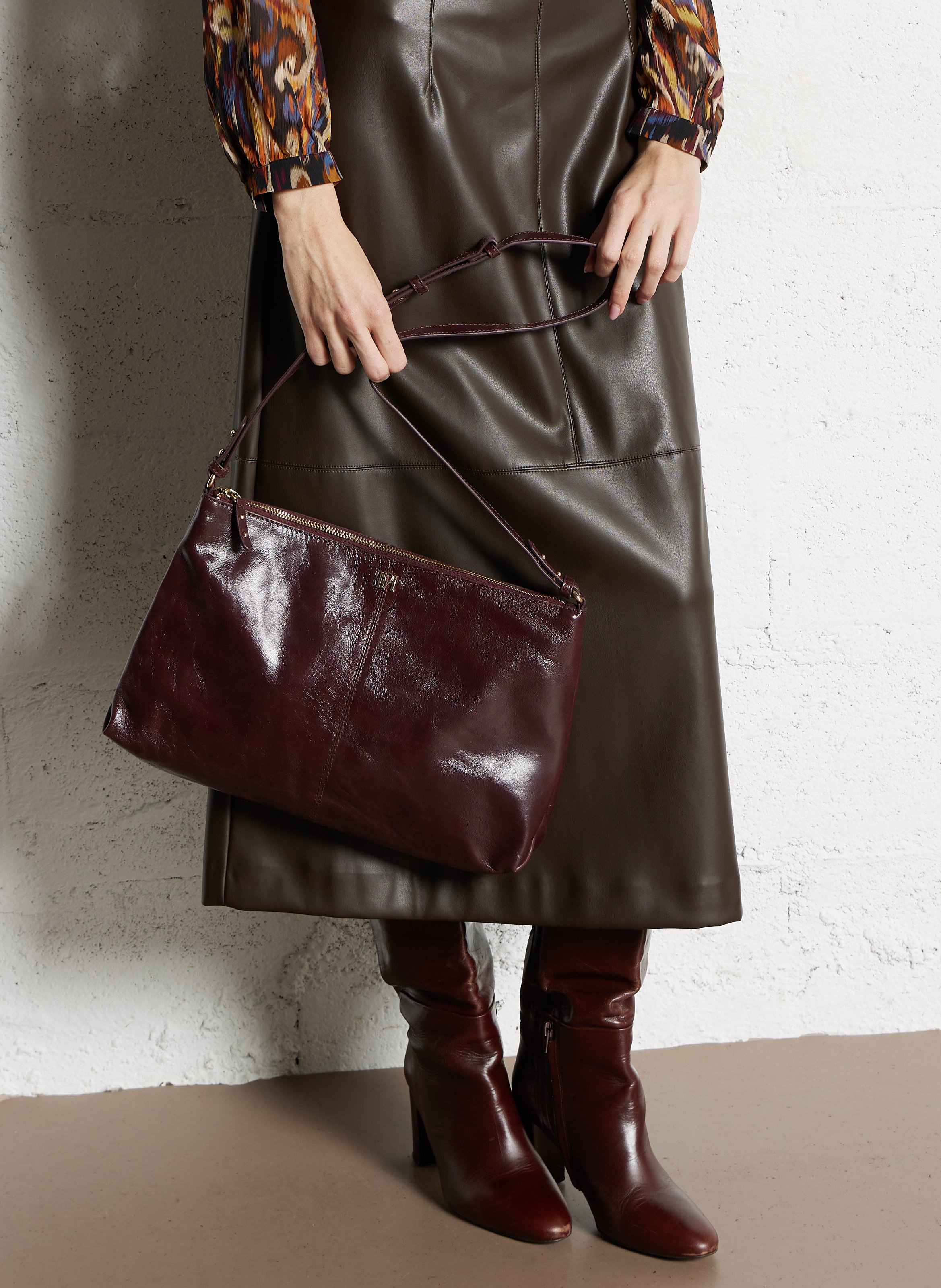 Geschnürte Beuteltasche aus strukturiertem Leder PETITE MENDIGOTE Violett