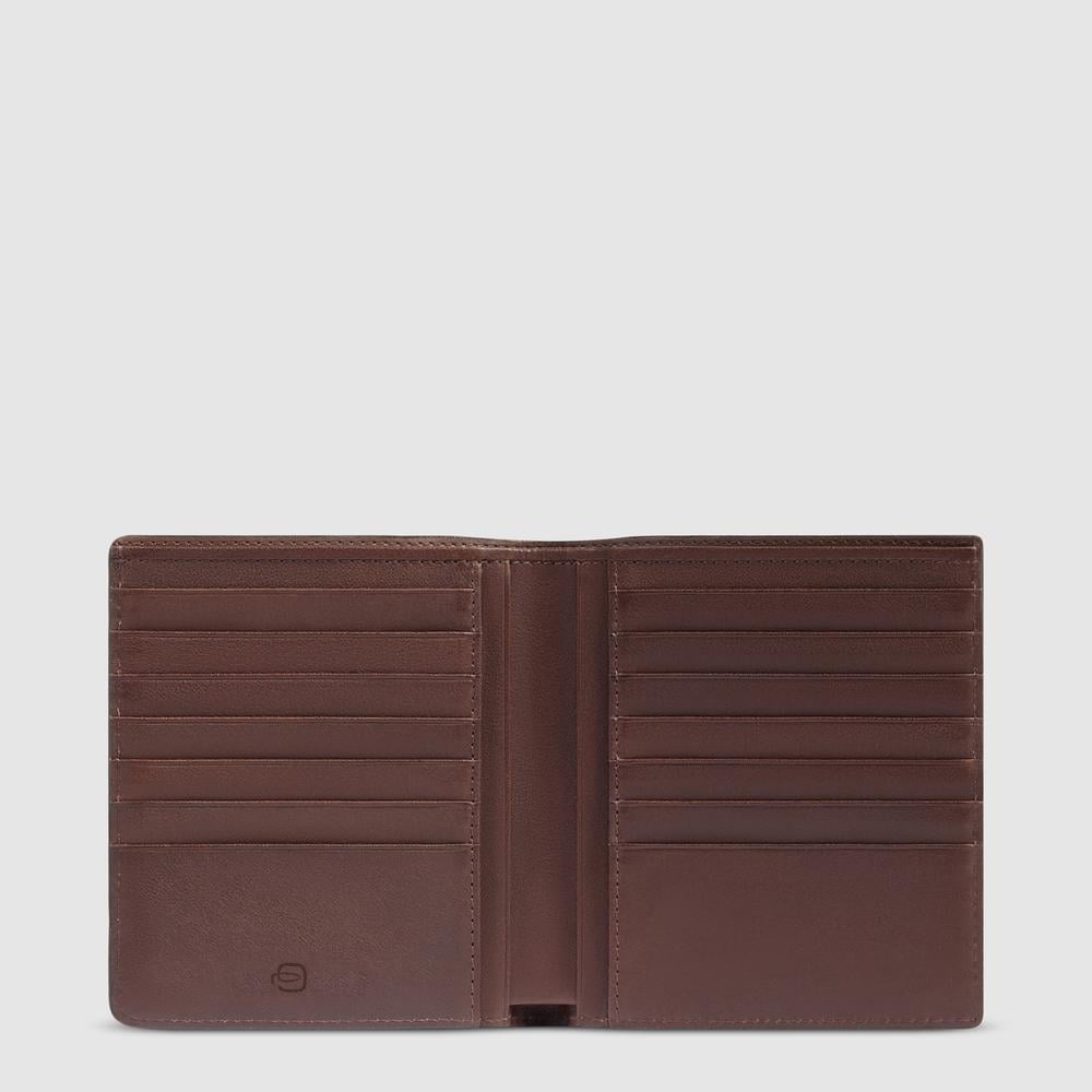 Leather passport holder with credit card slots and RFID protection PIQUADRO Brown