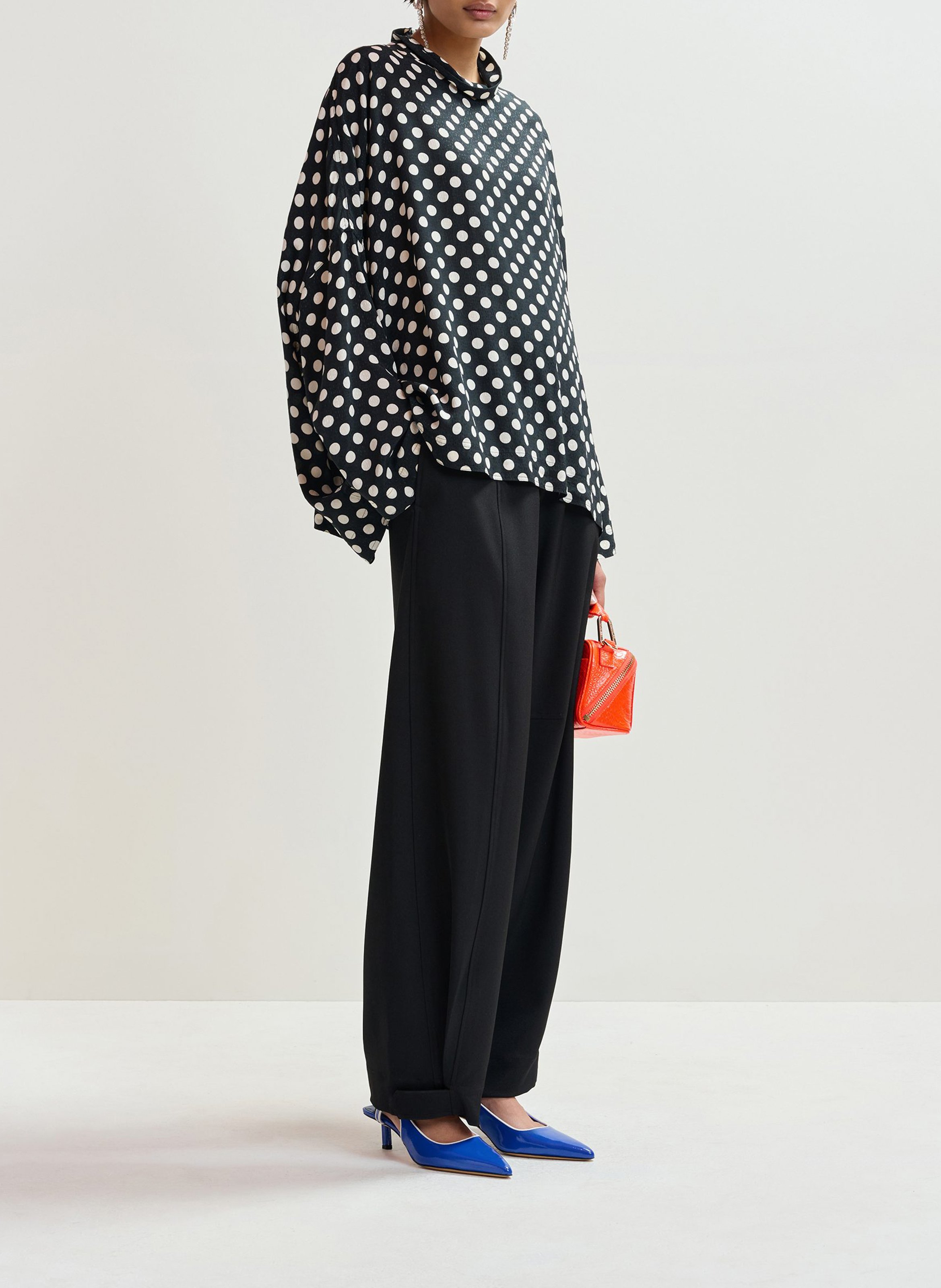 <p>Top Oversize mit Stehkragen und Print</p> ESSENTIEL ANTWERP Schwarz