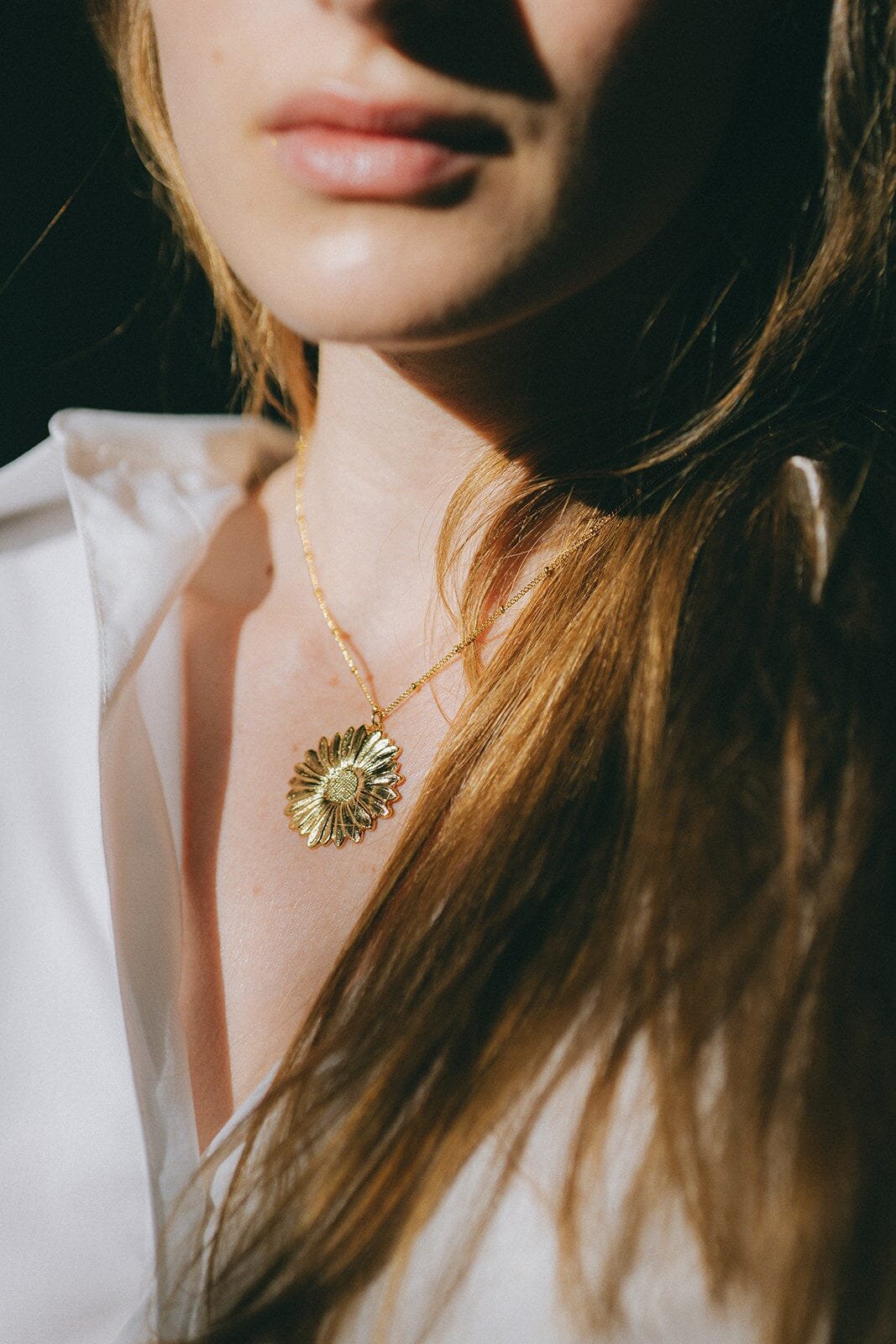 Silver plated flower necklace Golden